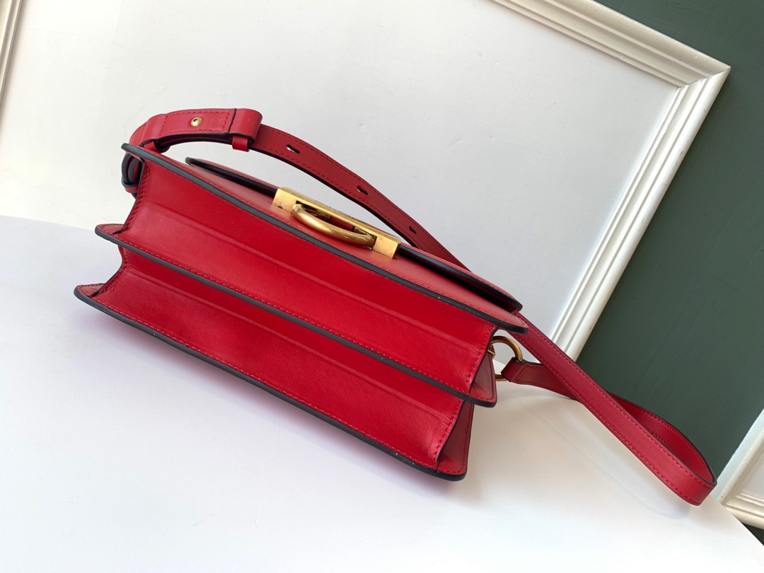 Ferragamo 살바토레 페라가모 SS2023 클래식 가죽 플랩 백 26