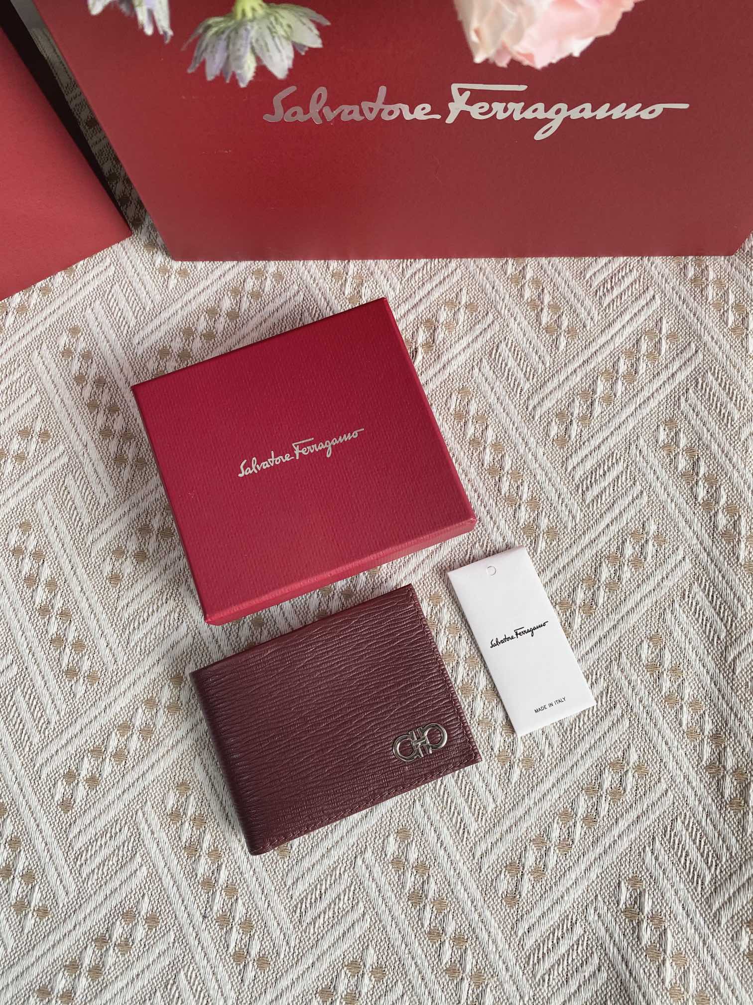 FERRAGAMO 살바토레 페라가모 FW2023 물결무늬 소가죽 지갑 10