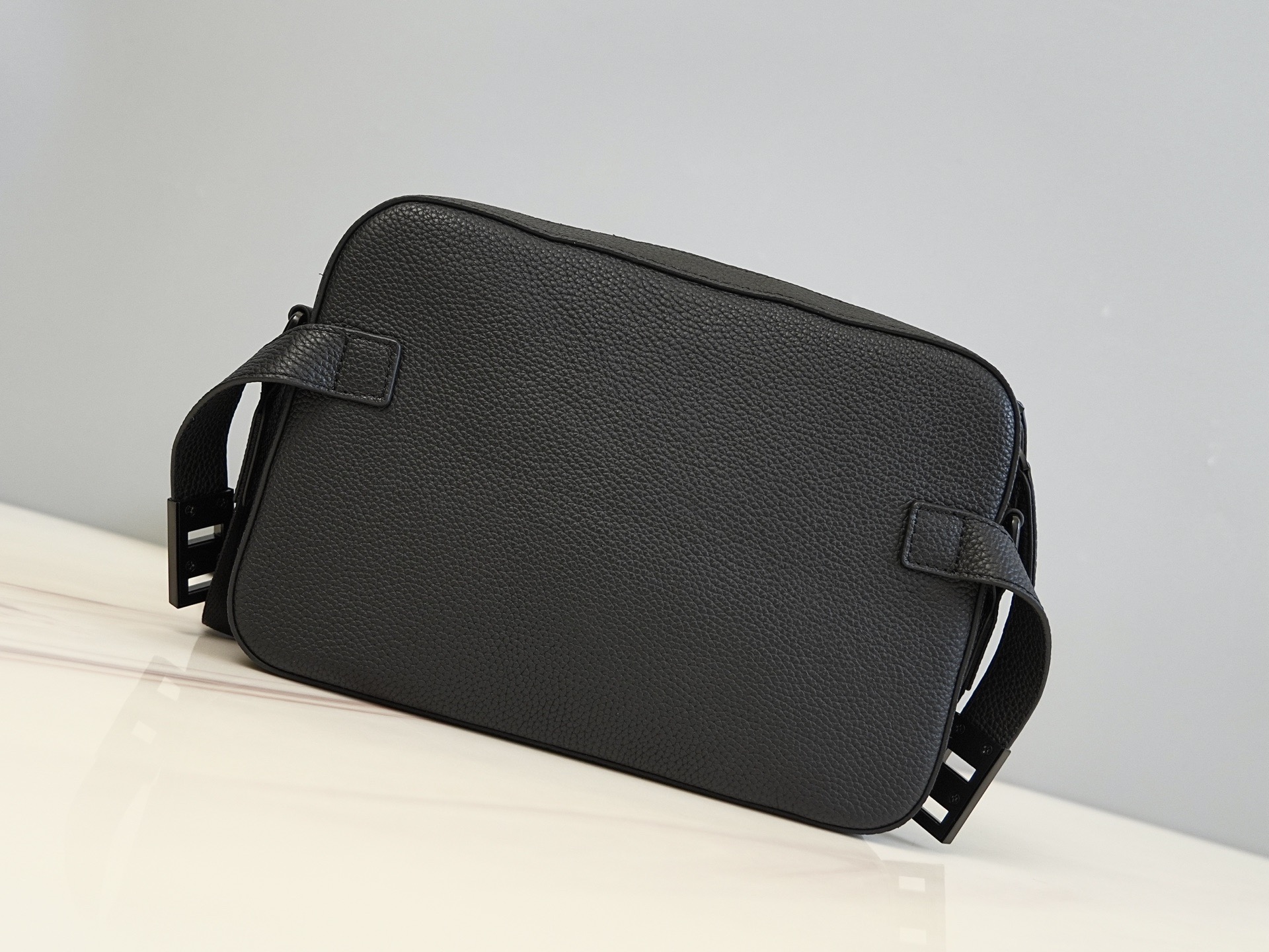 FERRAGAMO 페라가모 FW2023 Gancini 카메라 백 4