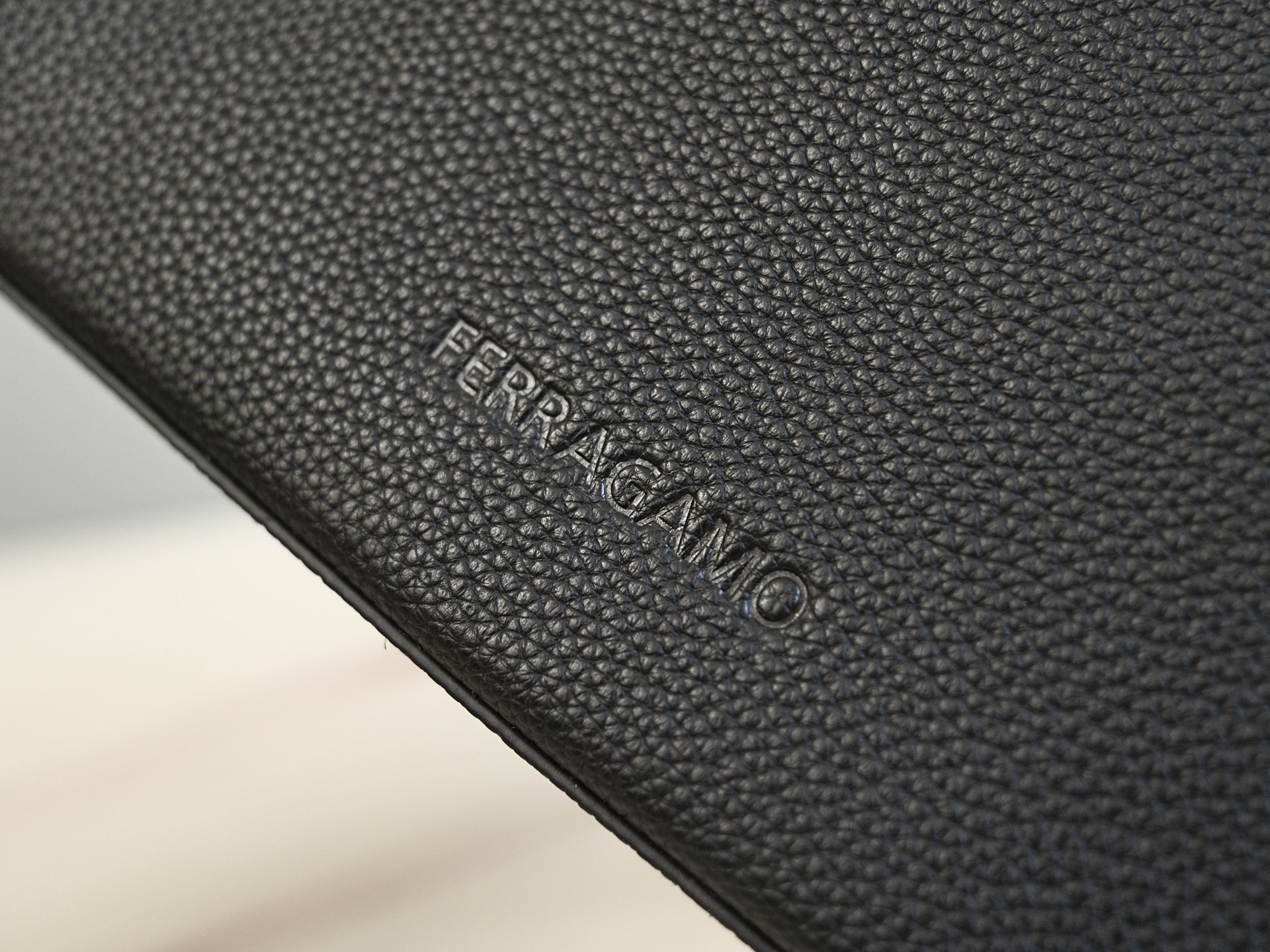 FERRAGAMO 페라가모 FW2023 Gancini 카메라 백 5