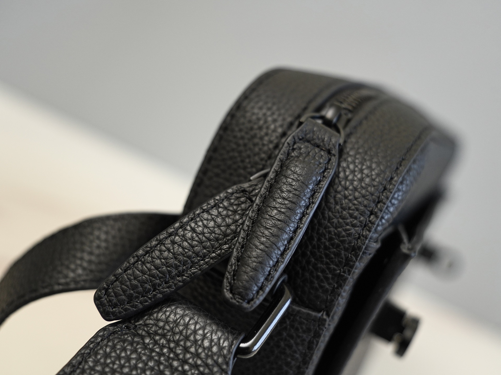 FERRAGAMO 페라가모 FW2023 Gancini 카메라 백 6