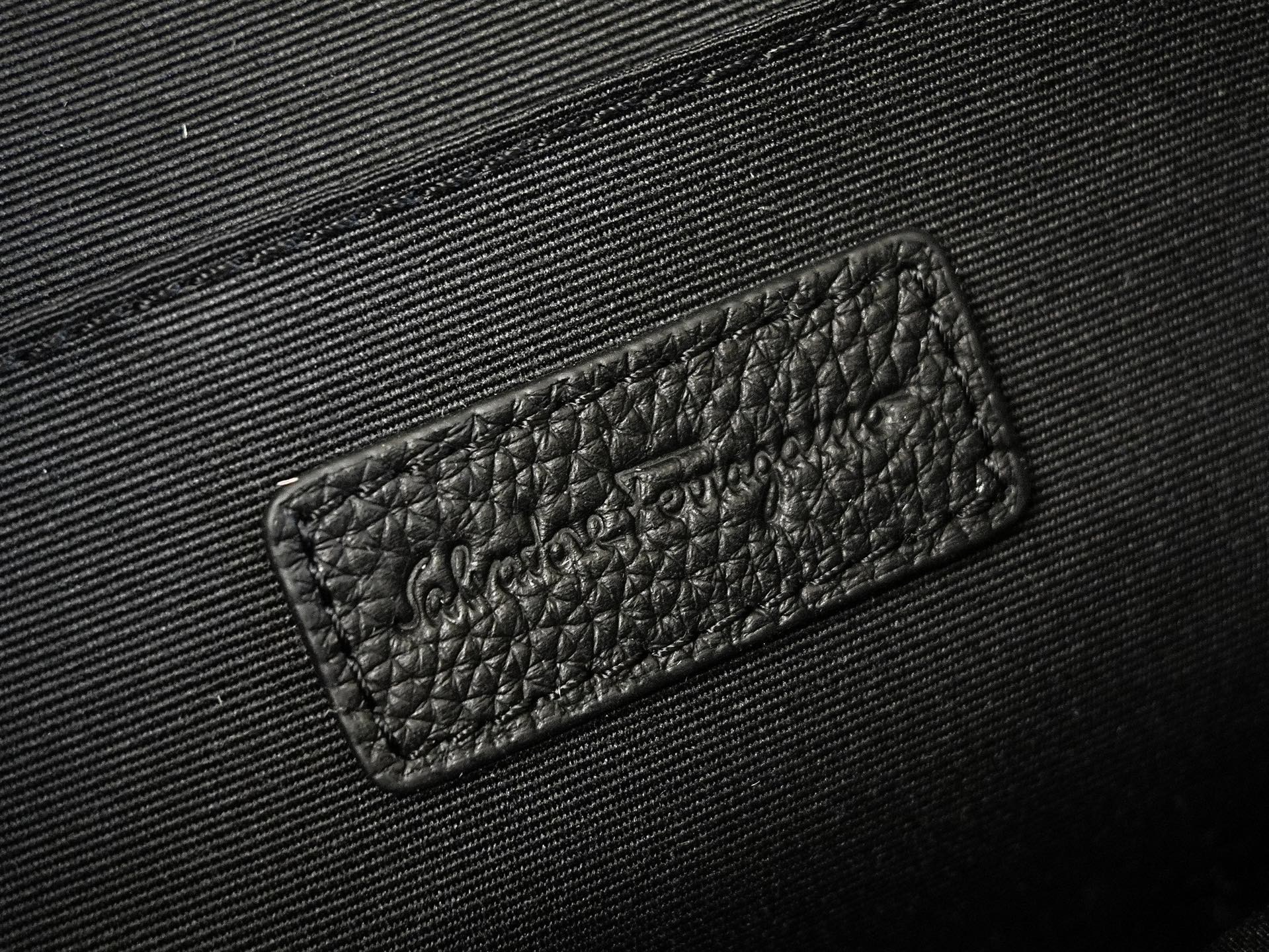 FERRAGAMO 페라가모 FW2023 Gancini 카메라 백 7