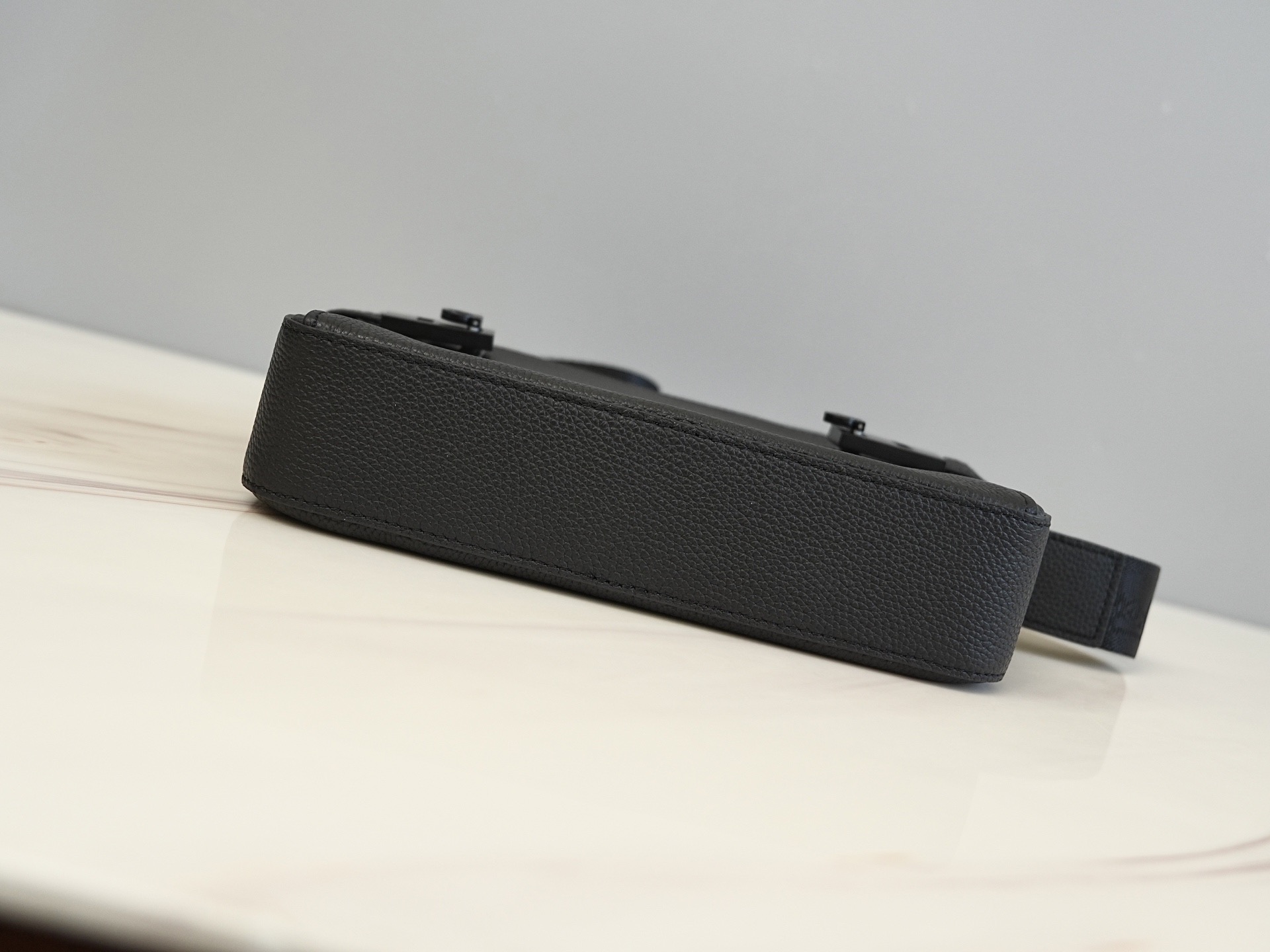 FERRAGAMO 페라가모 FW2023 Gancini 카메라 백 8