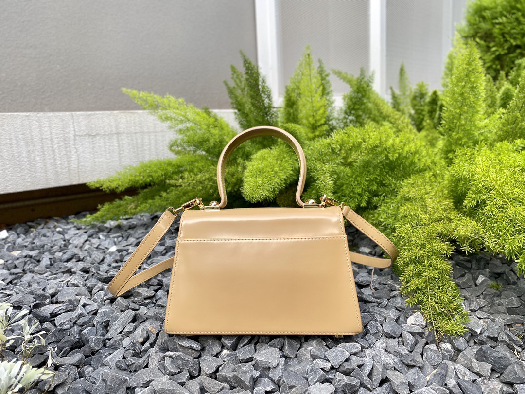 FERRAGAMO 페라가모 FW2023 Gancino 빈티지 가죽 핸드백 10