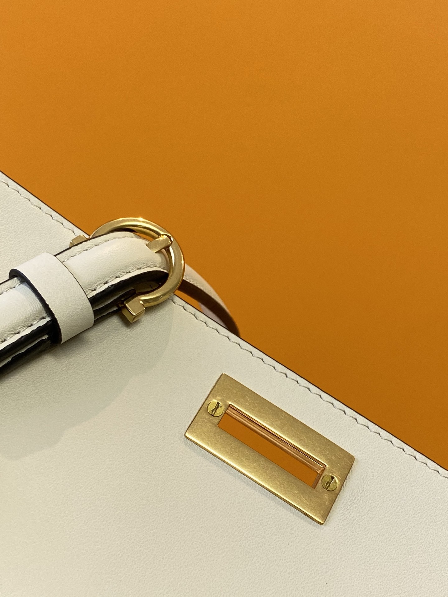 FERRAGAMO 살바토레 페라가모 FW2023 TRIFOLIO 숄더백 5