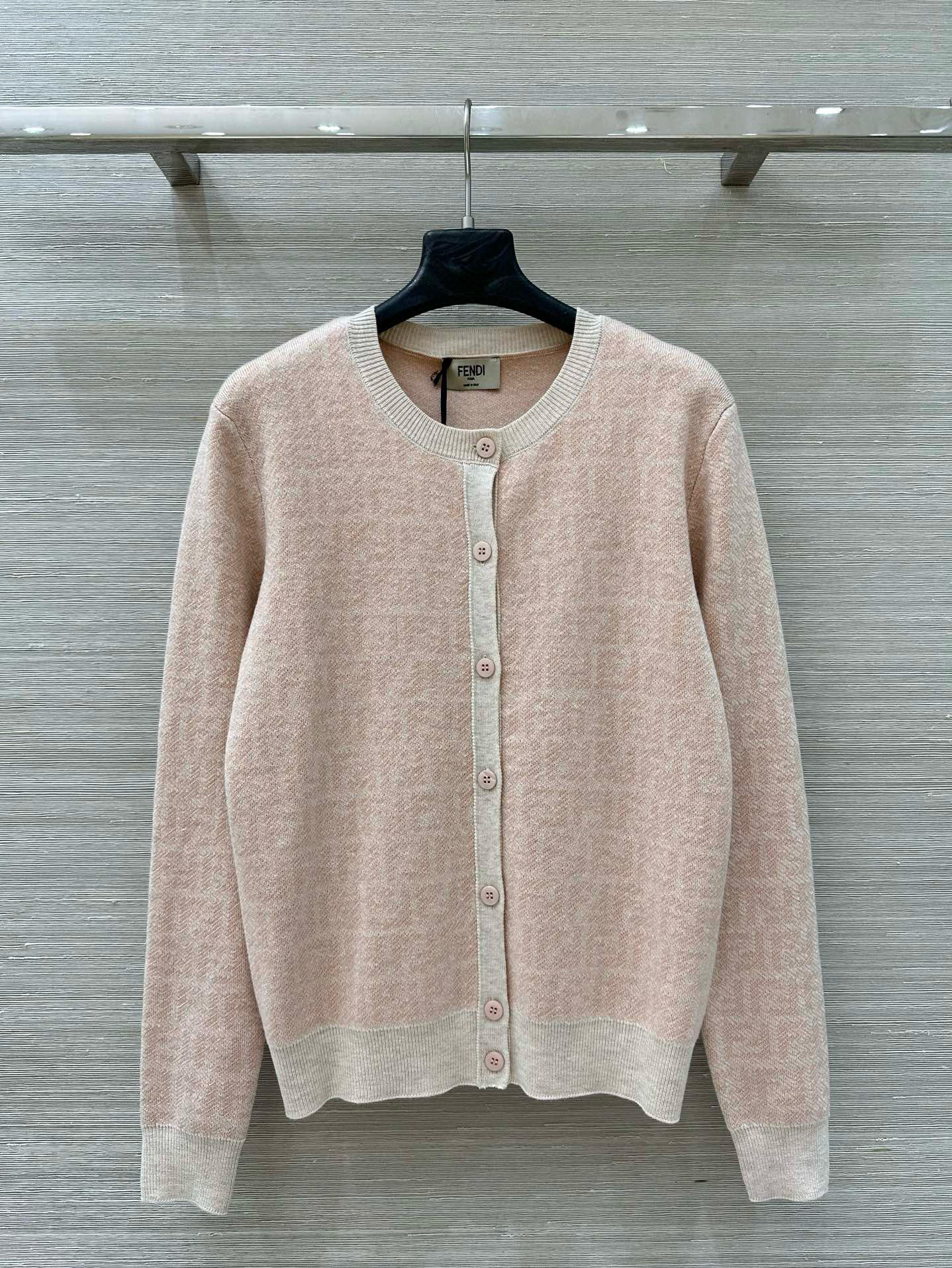 FENDI 펜디 핑크 라운드넥 FF 로고 니트 가디건 1