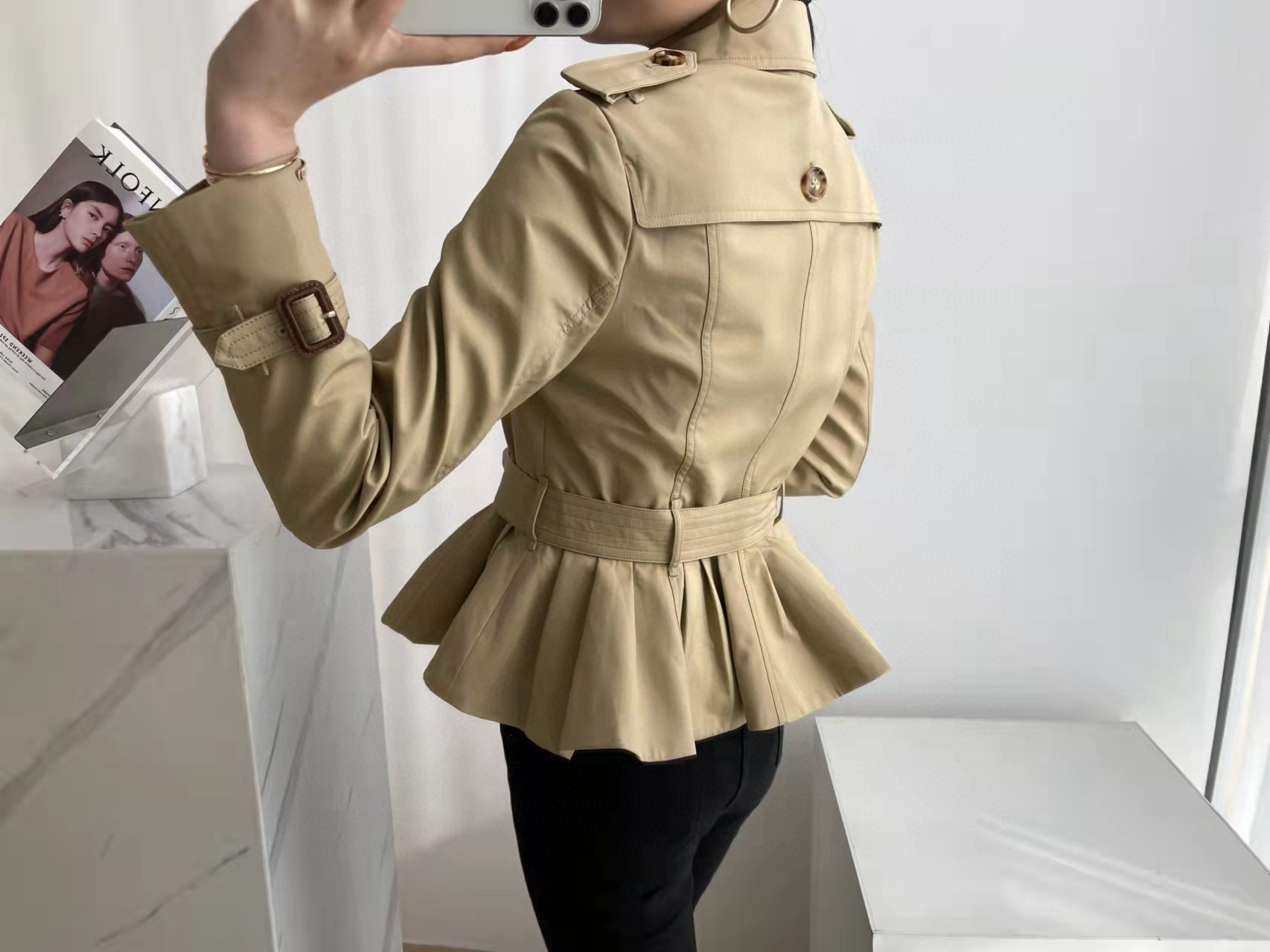 Burberry 버버리 여성 플리츠 밑단 쇼트 트렌치 코트 3