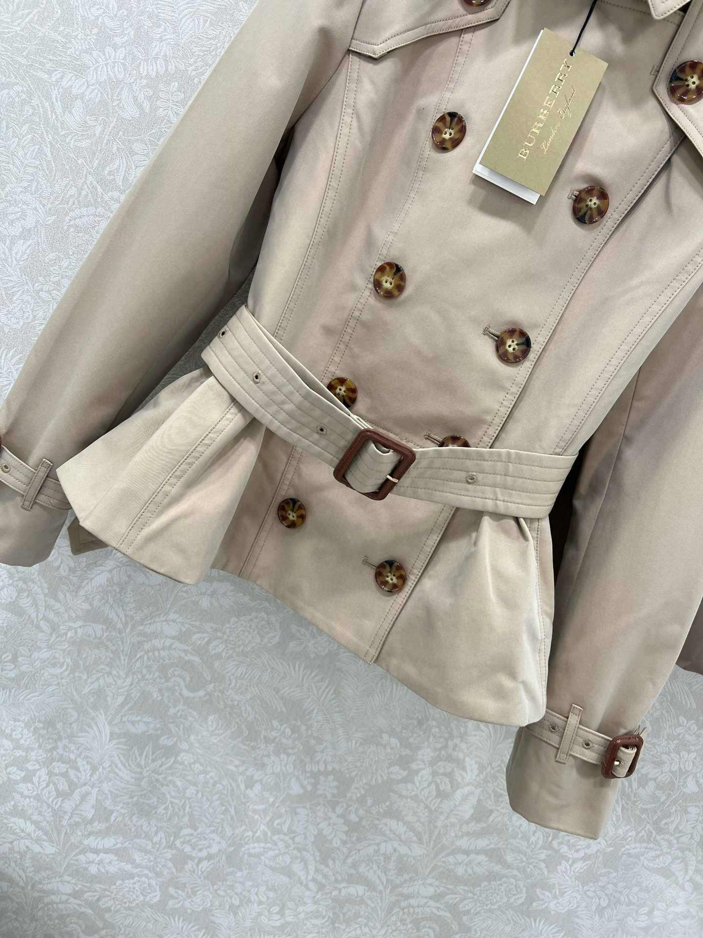 Burberry 버버리 여성 플리츠 밑단 쇼트 트렌치 코트 8