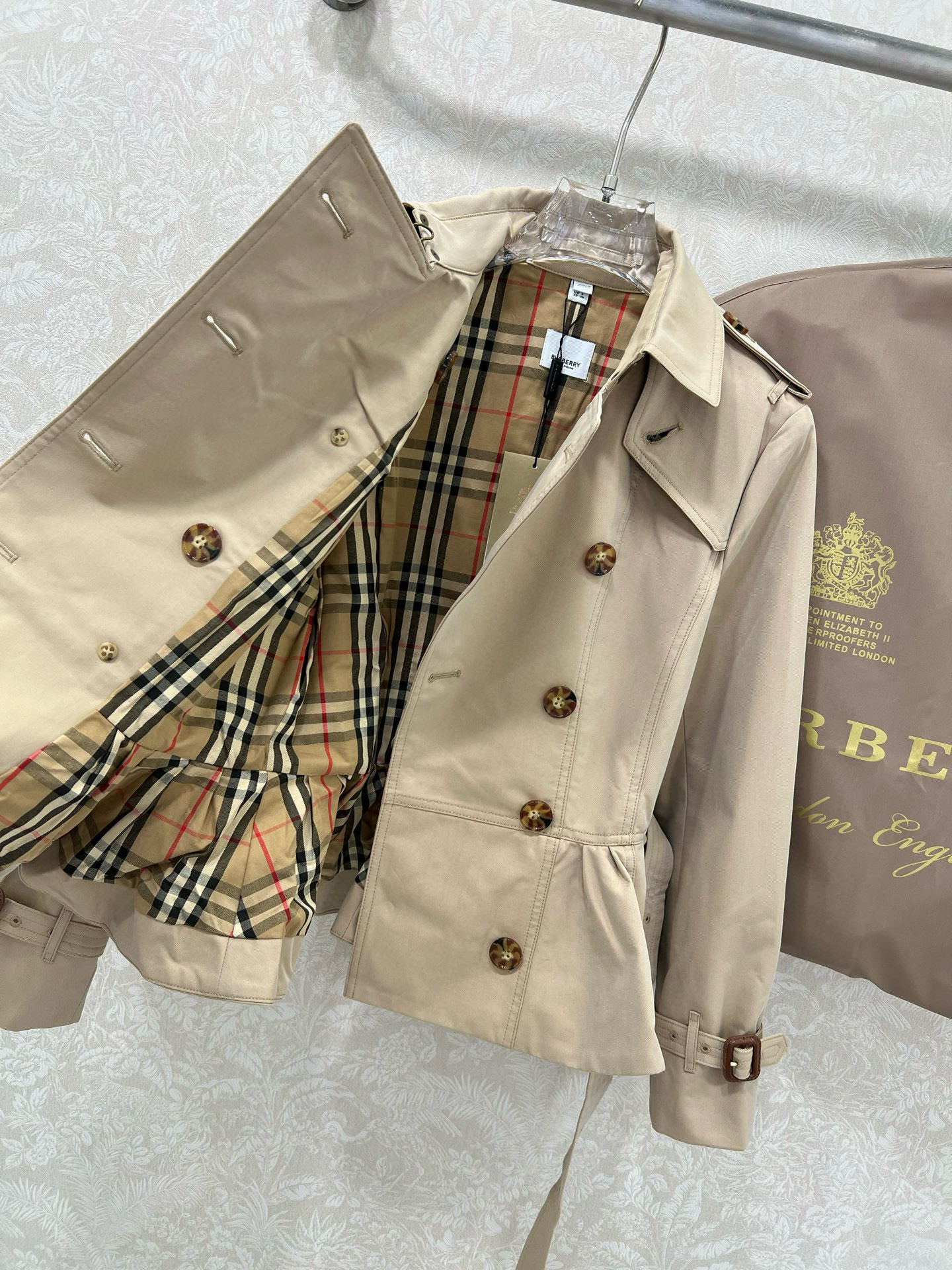 Burberry 버버리 여성 플리츠 밑단 쇼트 트렌치 코트 10