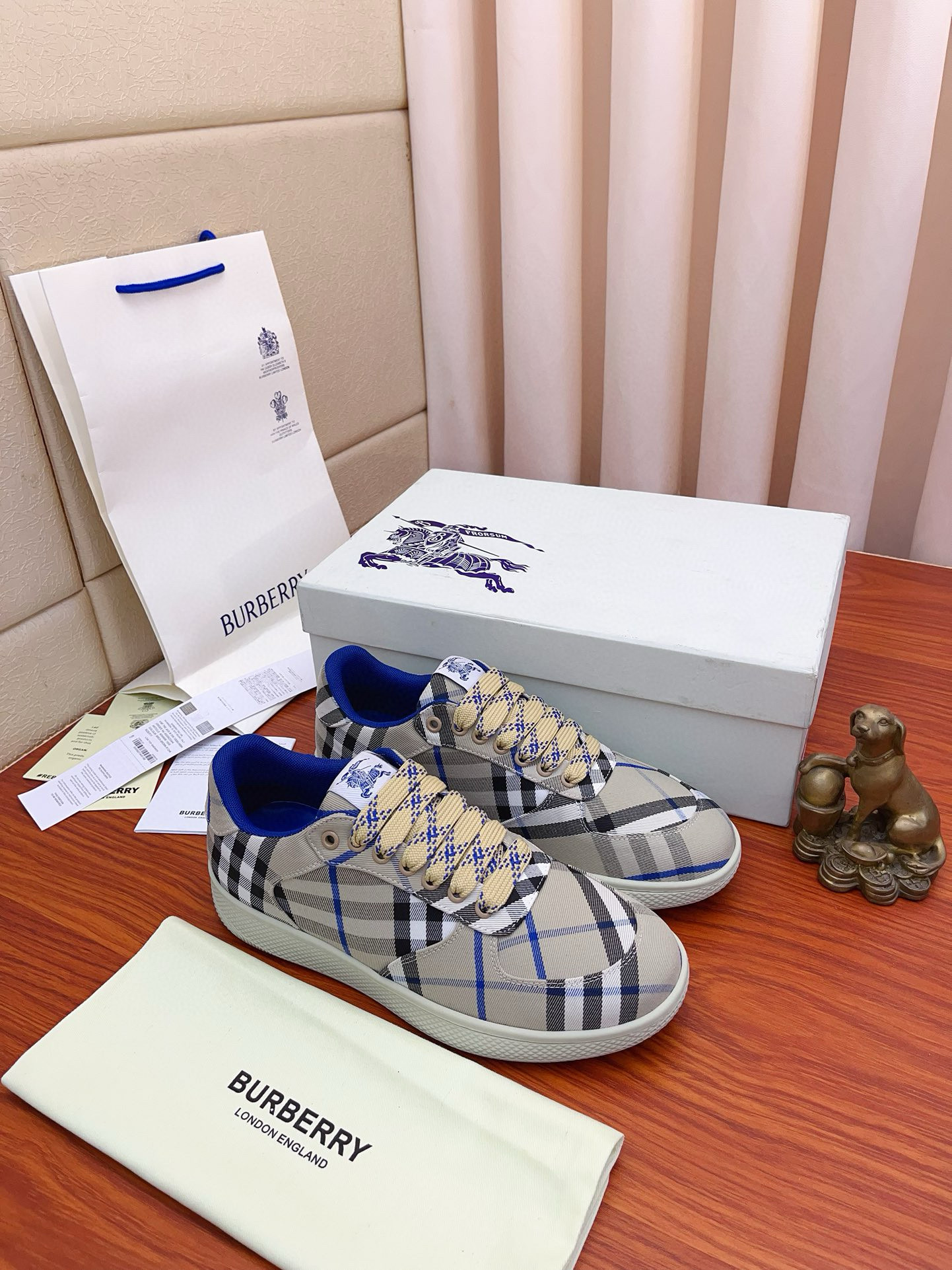 BURBERRY 버버리 남성 체크 캔버스 로우탑 스니커즈 1