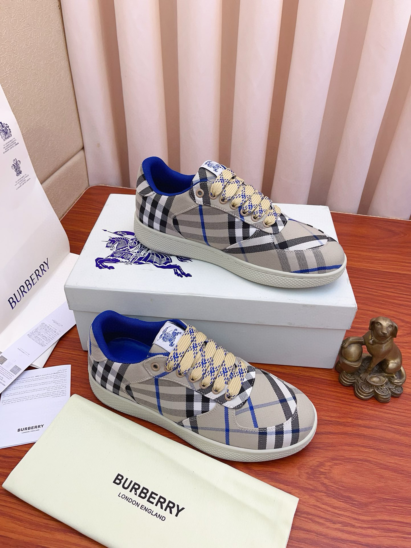 BURBERRY 버버리 남성 체크 캔버스 로우탑 스니커즈 2