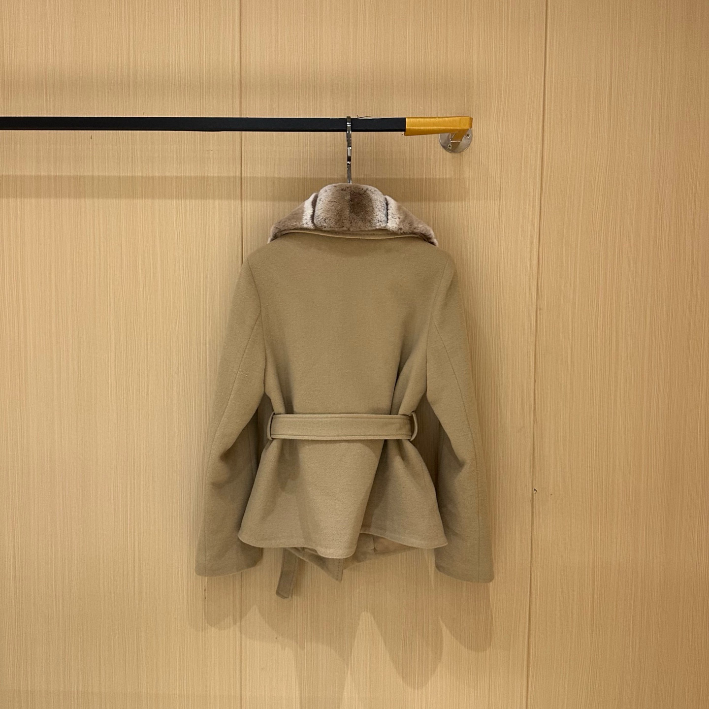 Fendi 양모 폭스퍼 카라 벨티드 자켓 22