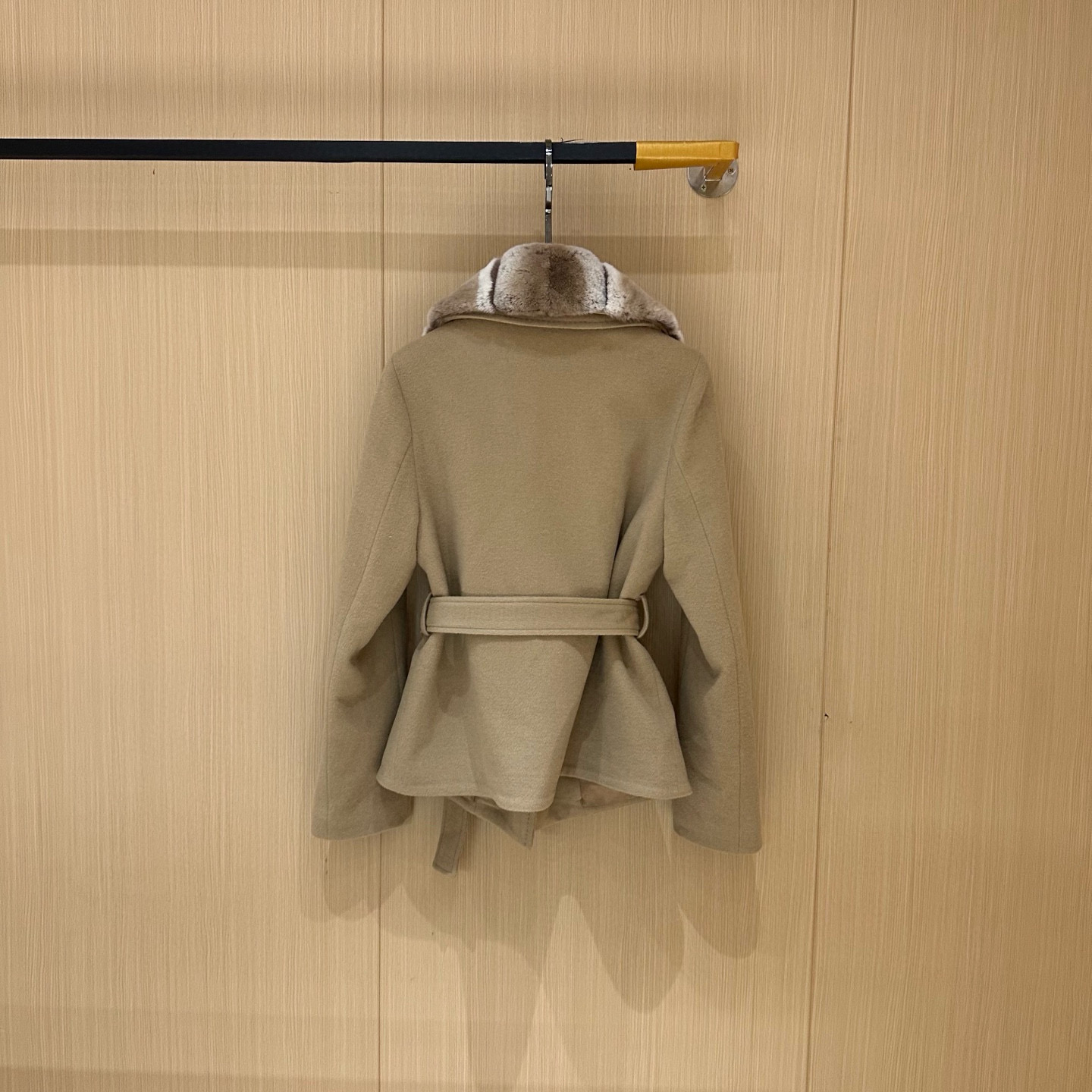 Fendi 양모 폭스퍼 카라 벨티드 자켓 23