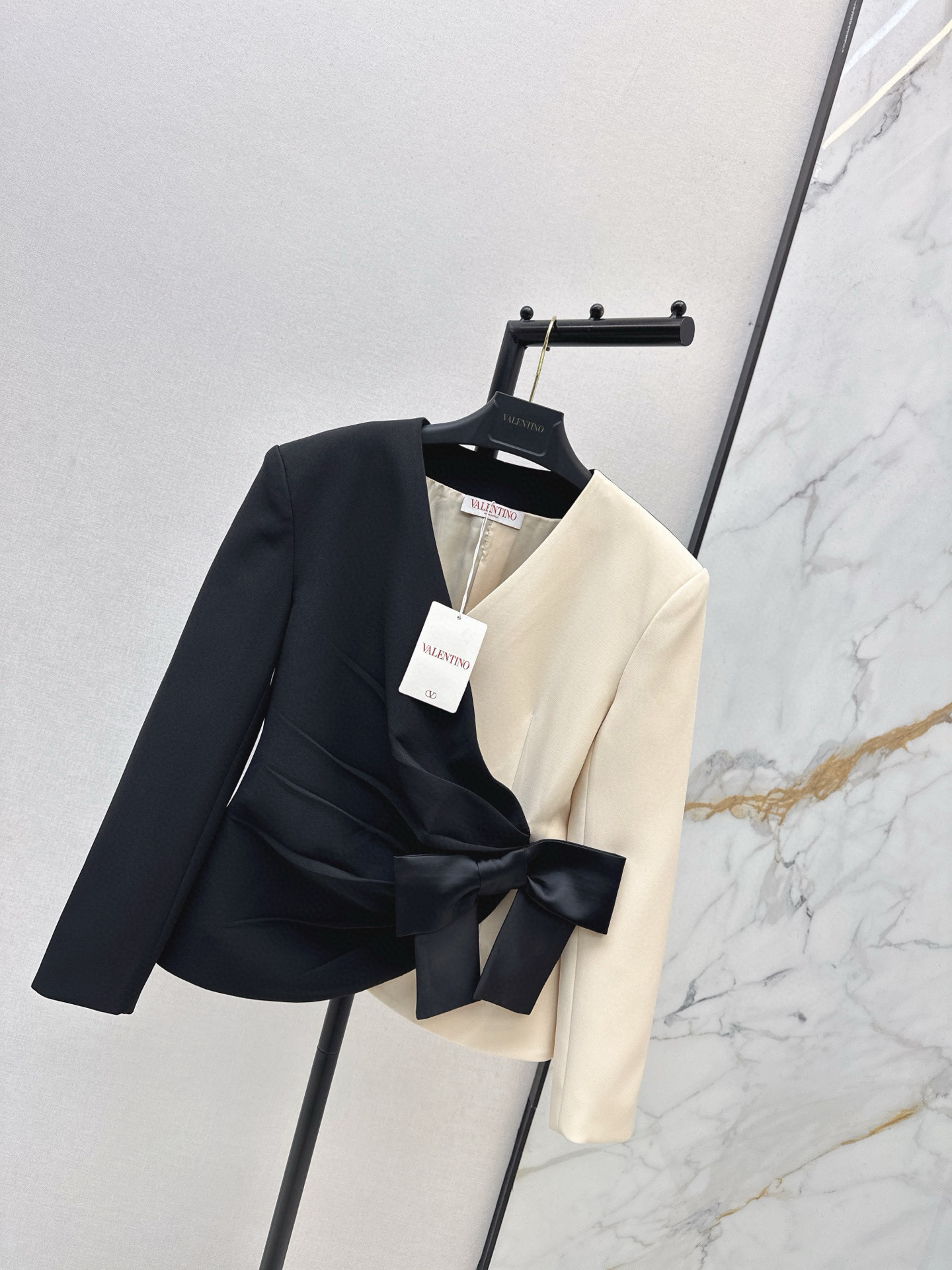 VALENTINO 발렌티노 배색 리본 랩 자켓 2