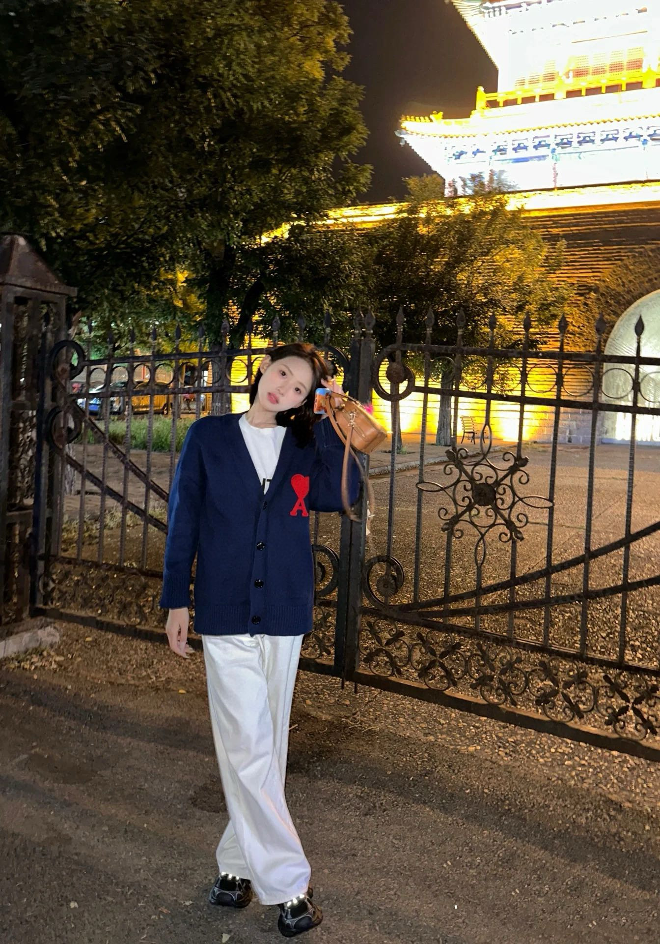 AMI 하트 A 로고 브이넥 니트 가디건 7