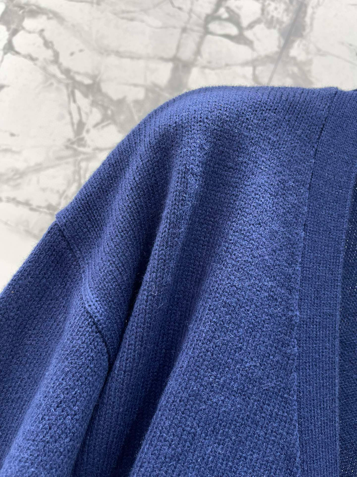 AMI 하트 A 로고 브이넥 니트 가디건 12