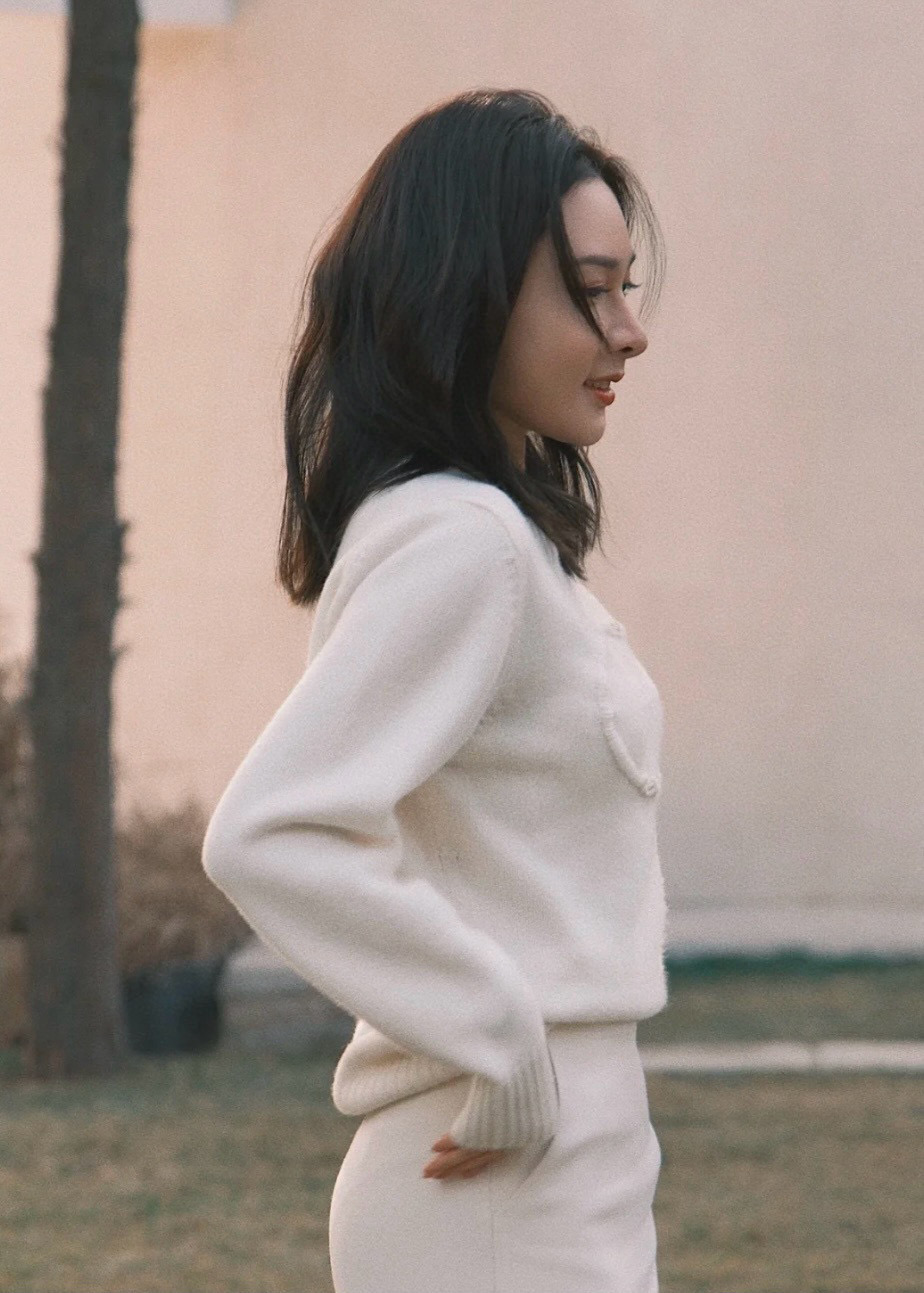 Prada 프라다 입체 로고 플라워 장식 니트 스웨터 3