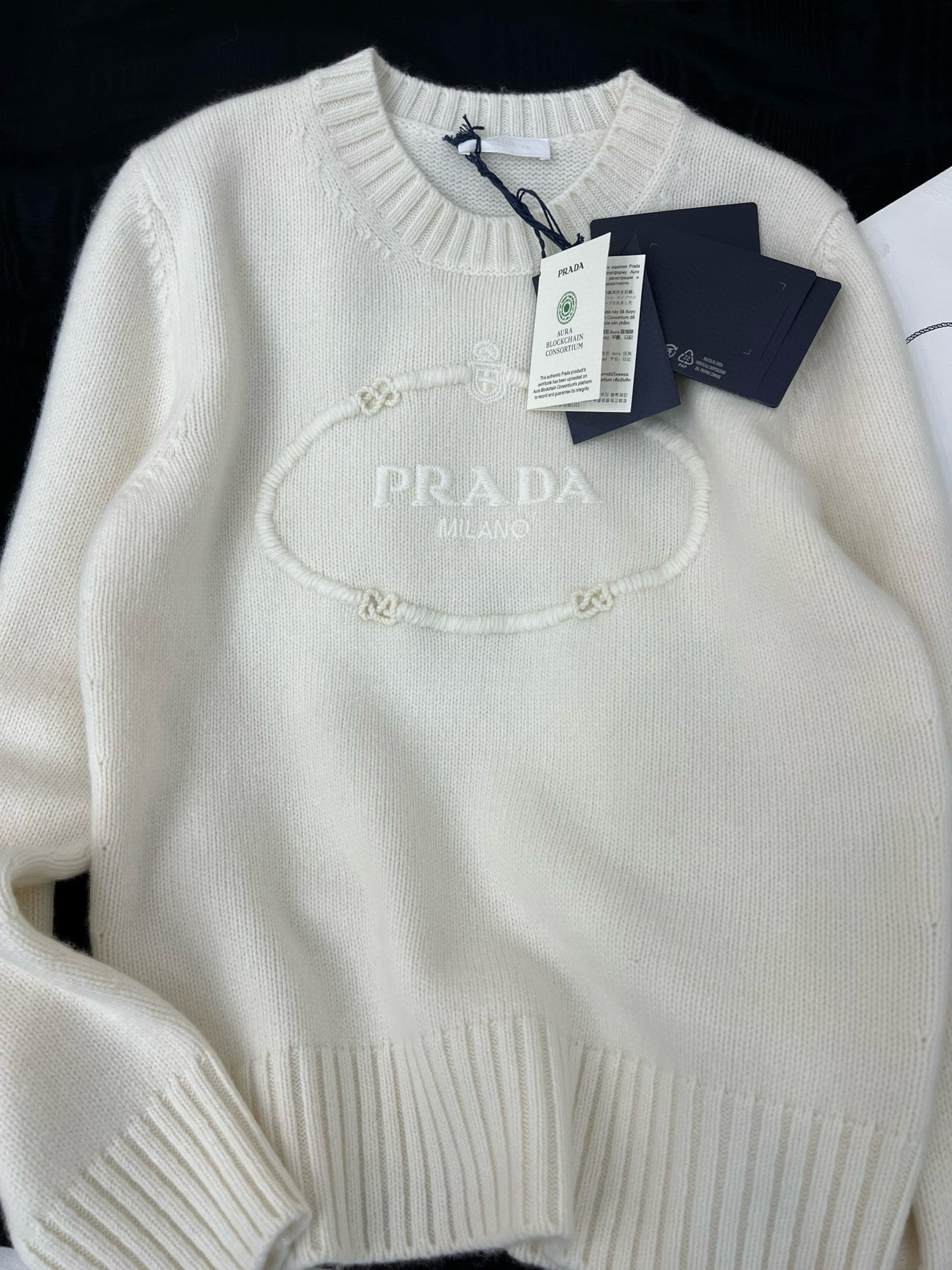 Prada 프라다 입체 로고 플라워 장식 니트 스웨터 5