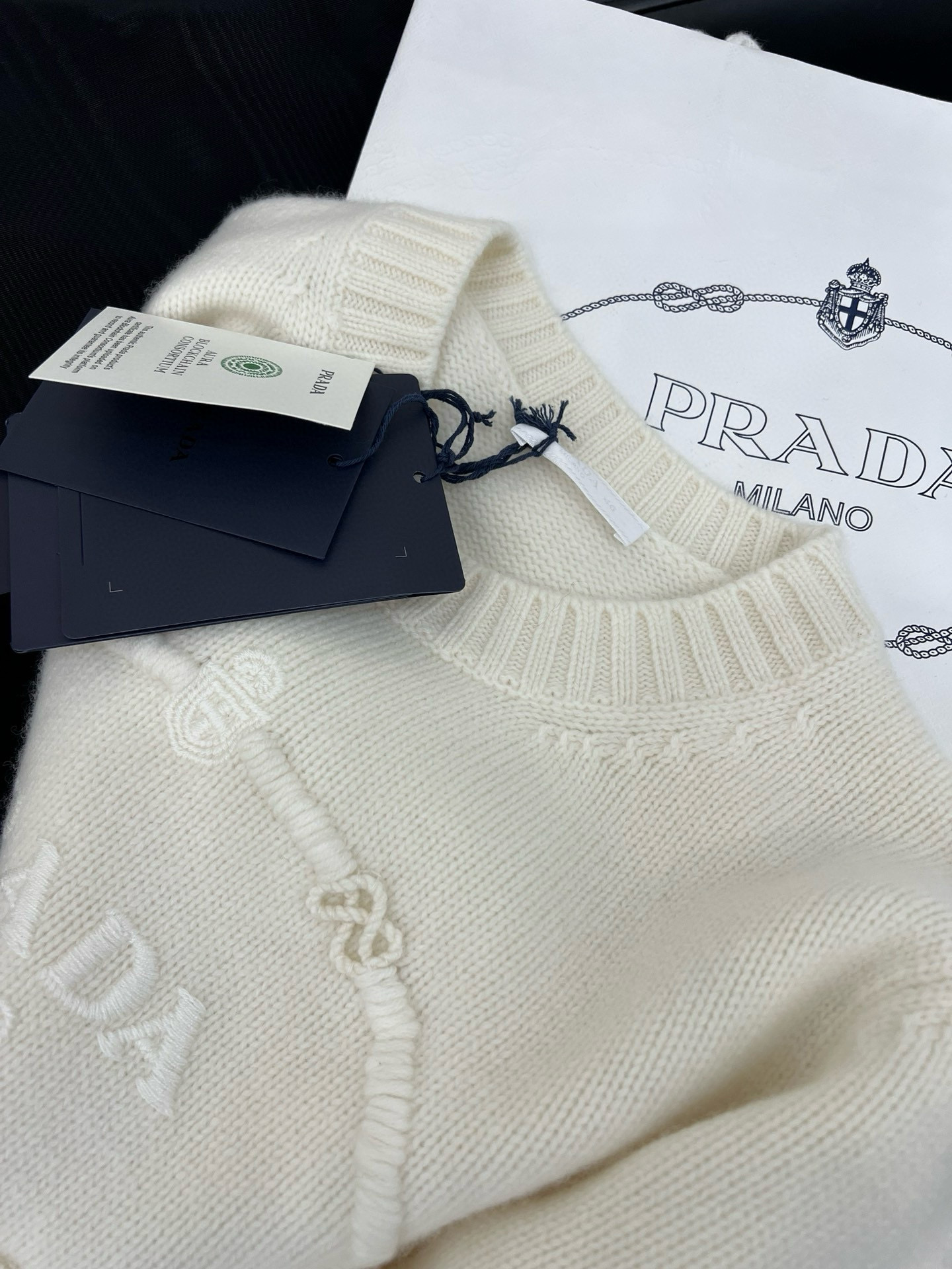 Prada 프라다 입체 로고 플라워 장식 니트 스웨터 6