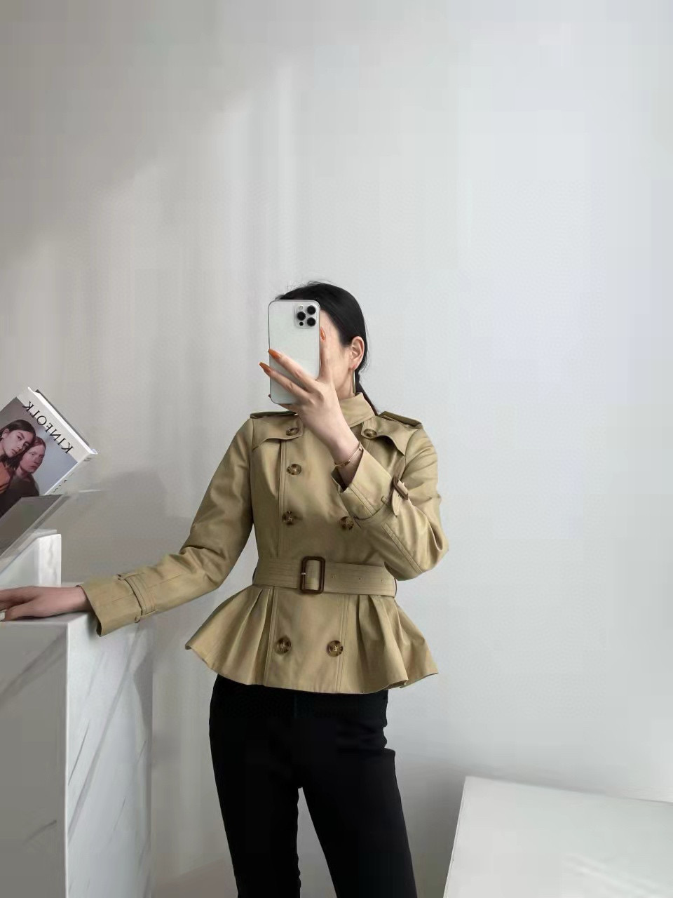 Burberry 버버리 여성 플리츠 밑단 쇼트 트렌치 코트 1