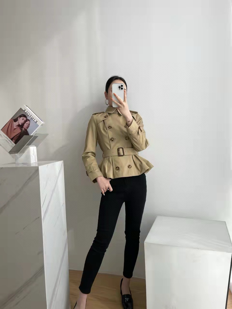 Burberry 버버리 여성 플리츠 밑단 쇼트 트렌치 코트 2