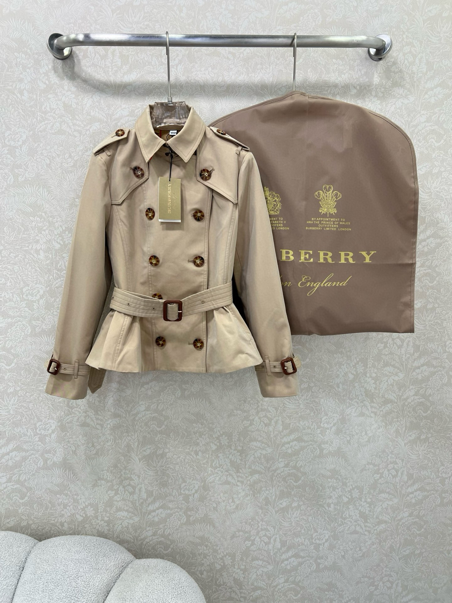 Burberry 버버리 여성 플리츠 밑단 쇼트 트렌치 코트 5