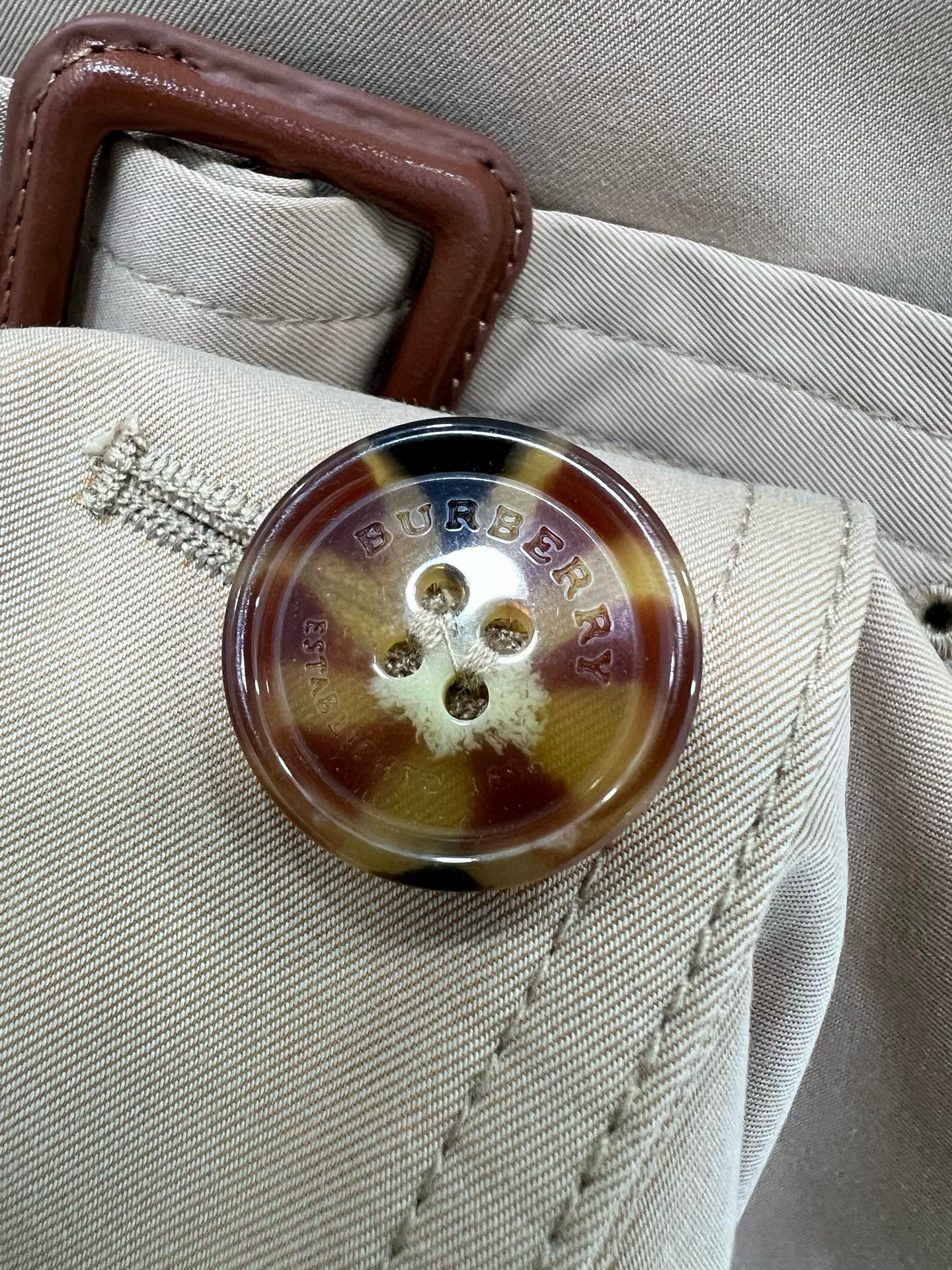 Burberry 버버리 여성 플리츠 밑단 쇼트 트렌치 코트 9