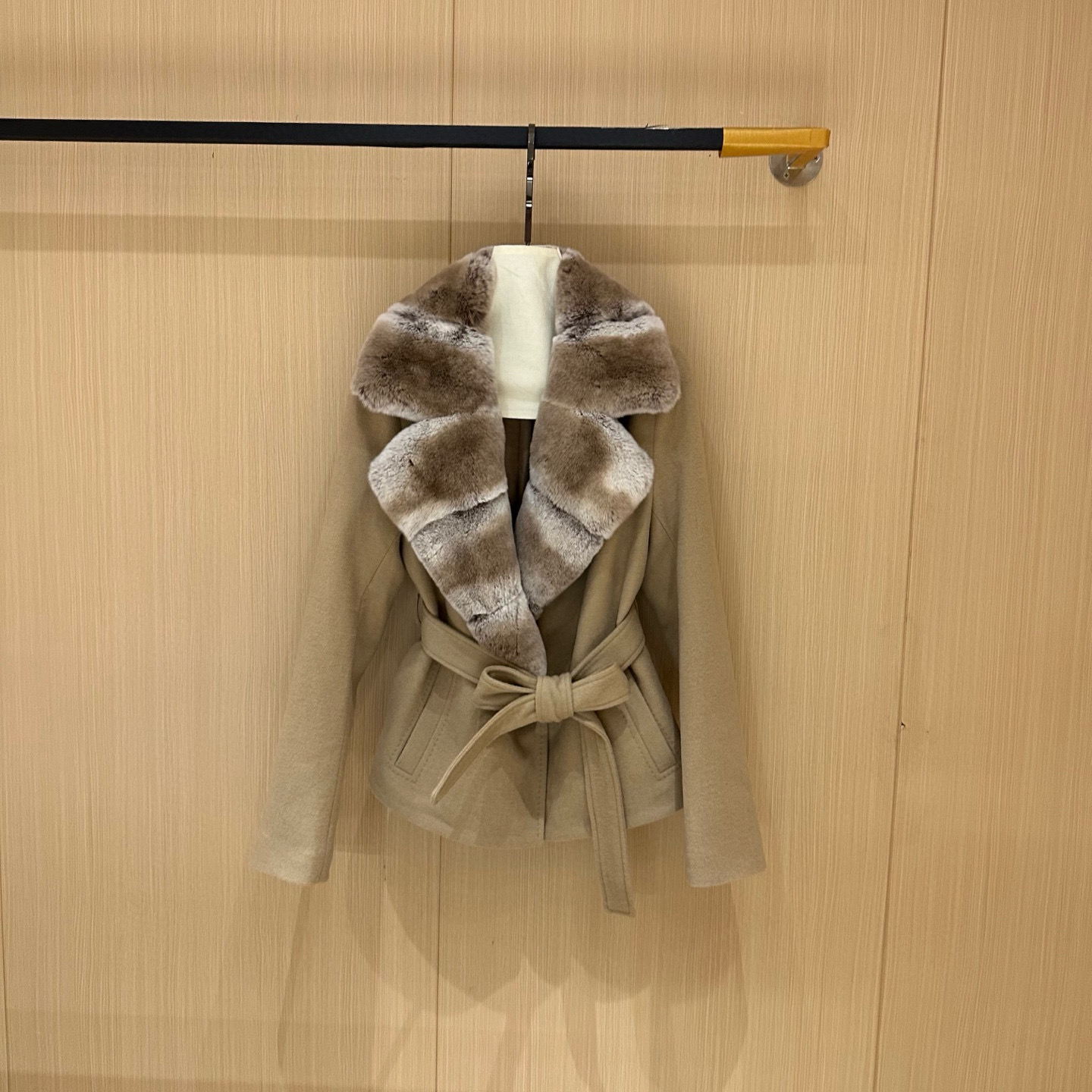 Fendi 양모 폭스퍼 카라 벨티드 자켓 20