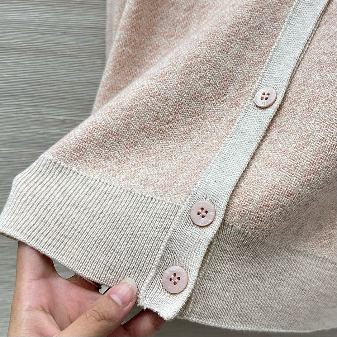 FENDI 펜디 핑크 라운드넥 FF 로고 니트 가디건 7