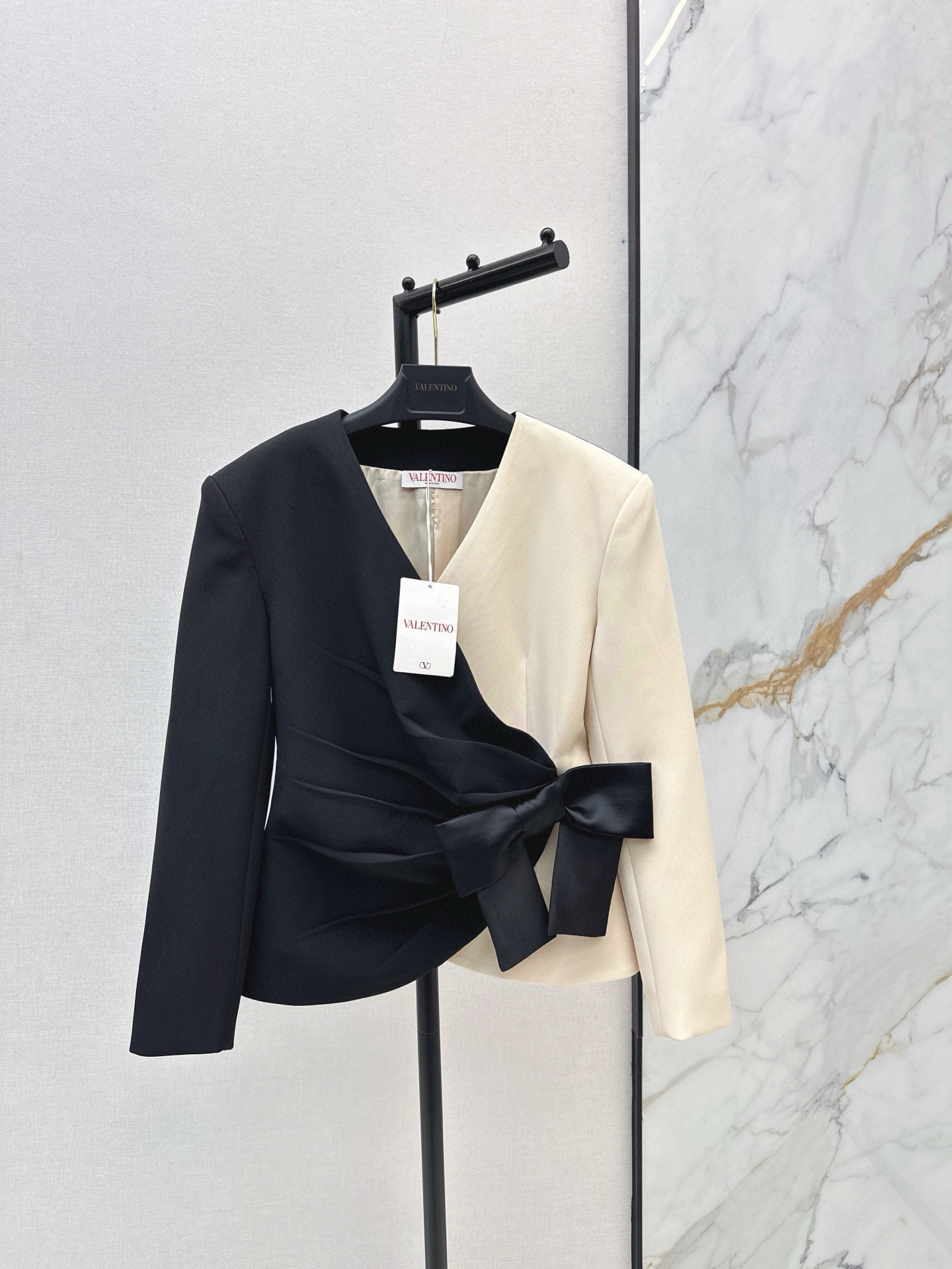 VALENTINO 발렌티노 배색 리본 랩 자켓 1