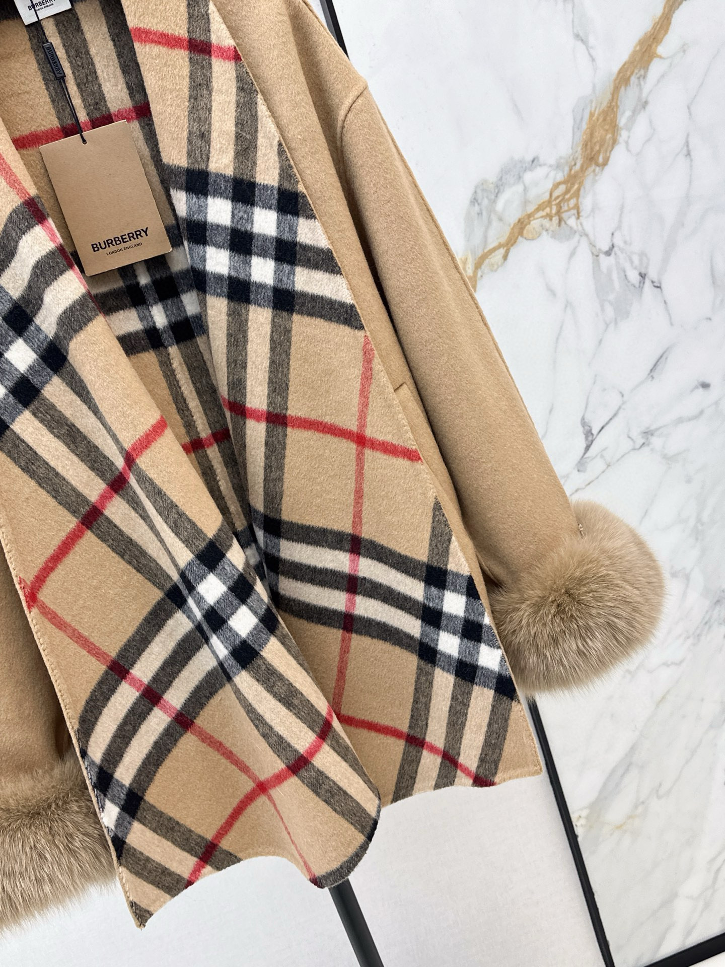 Burberry 버버리 체크 폭스퍼 소매 울 니트 자켓 6