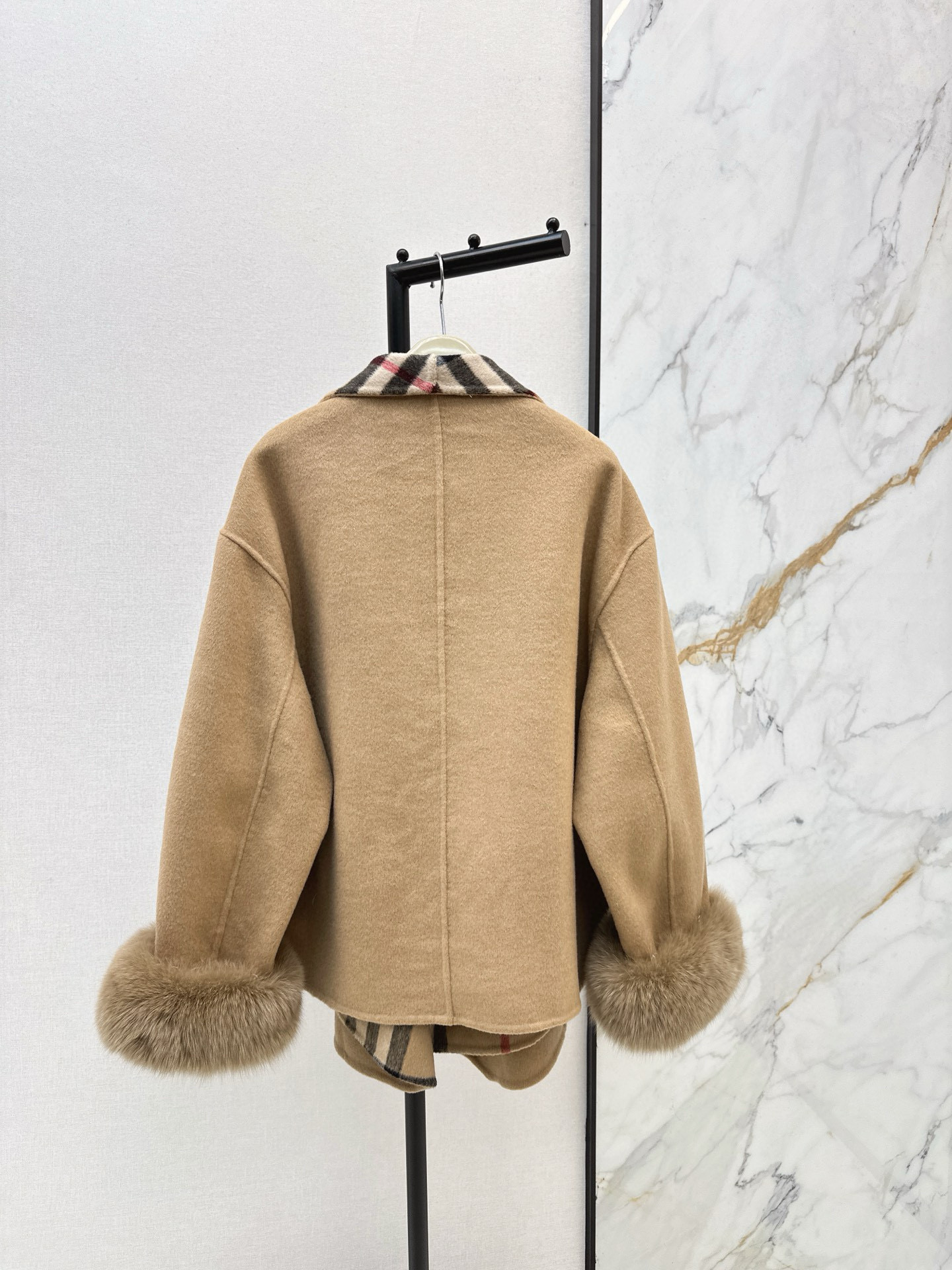 Burberry 버버리 체크 폭스퍼 소매 울 니트 자켓 9