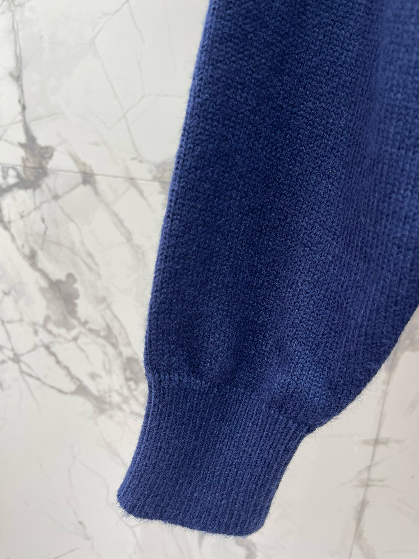 AMI 하트 A 로고 브이넥 니트 가디건 14