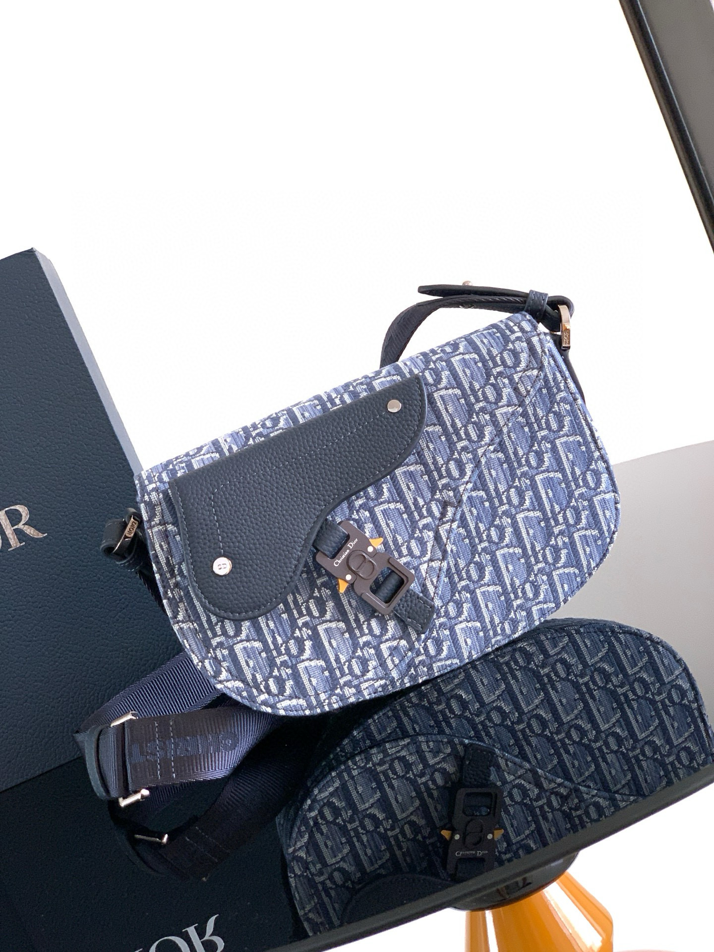 Dior 디올 오블리크 캔버스 남성 마그네틱 새들백 2