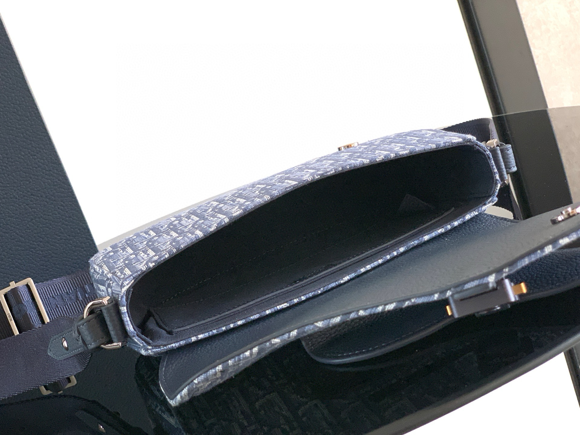 Dior 디올 오블리크 캔버스 남성 마그네틱 새들백 9