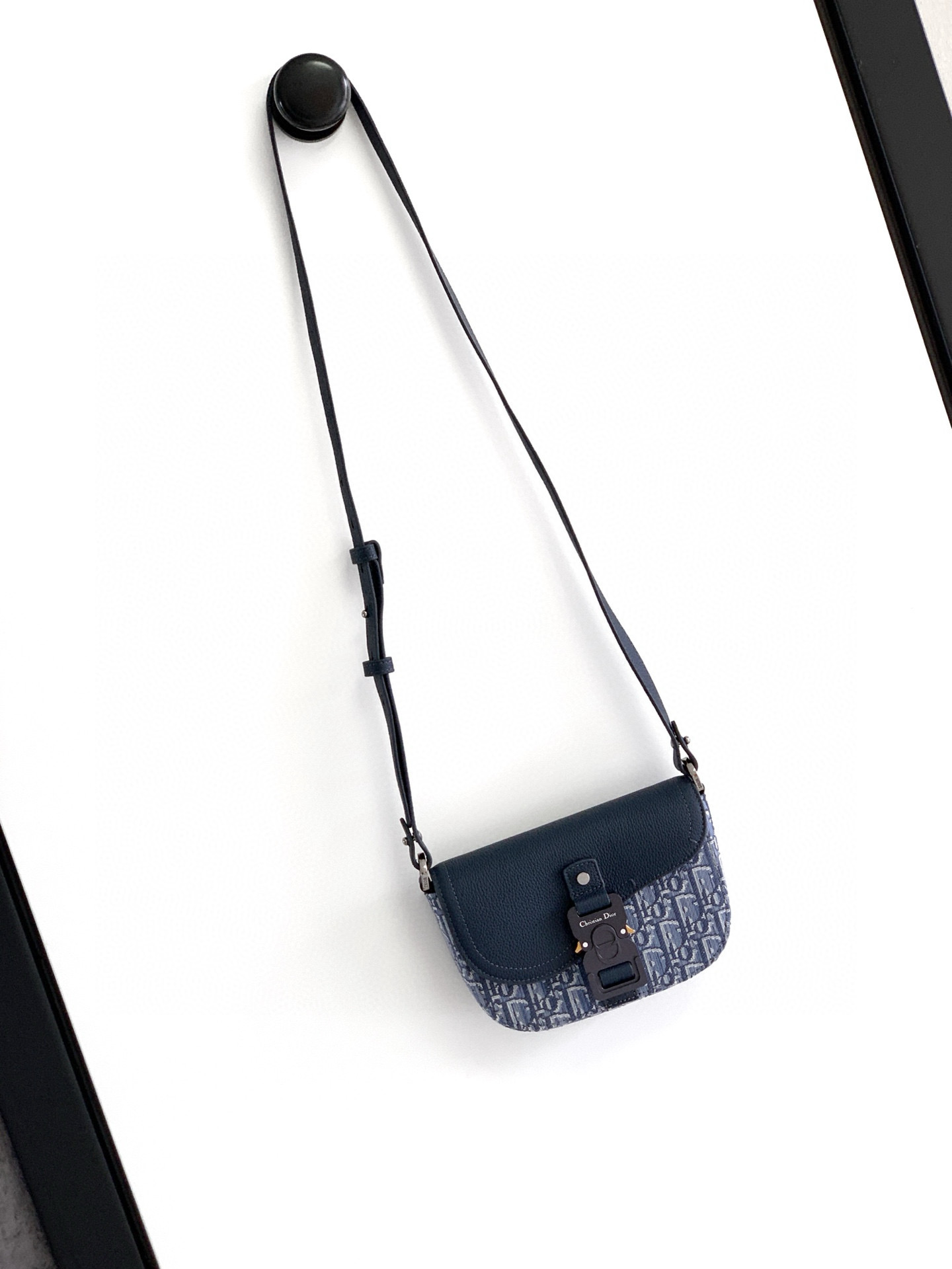 Christian Dior 오블리크 딥그레이 레더 새들 크로스바디 백 1