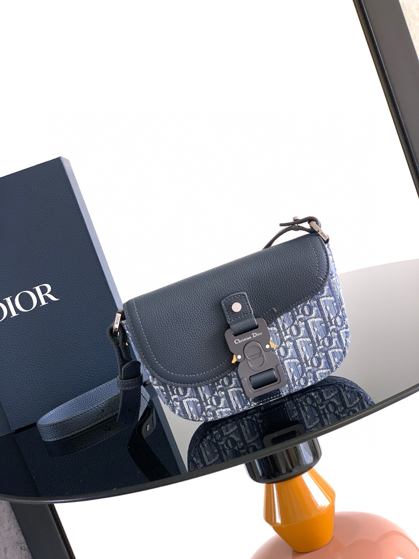 Christian Dior 오블리크 딥그레이 레더 새들 크로스바디 백 2