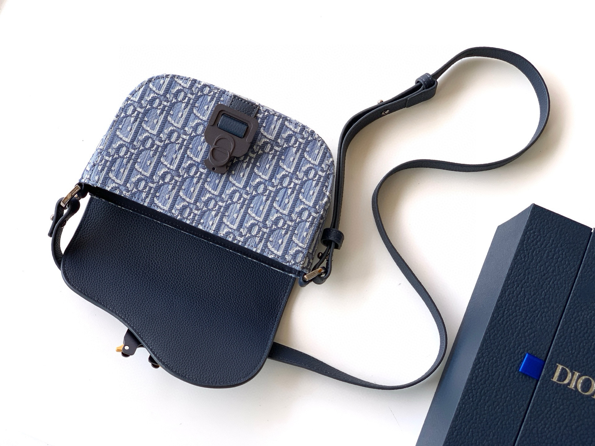 Christian Dior 오블리크 딥그레이 레더 새들 크로스바디 백 6