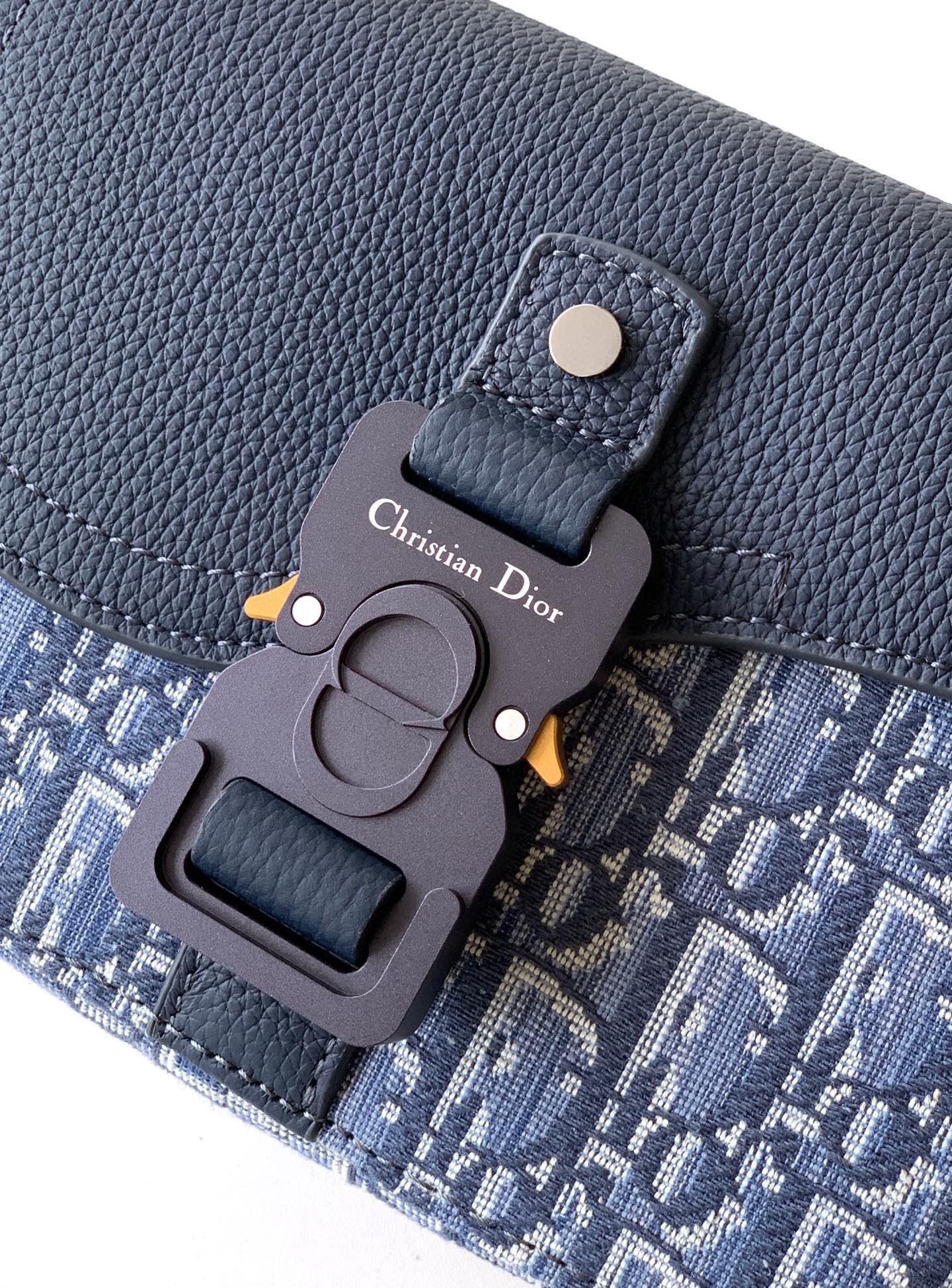 Christian Dior 오블리크 딥그레이 레더 새들 크로스바디 백 7