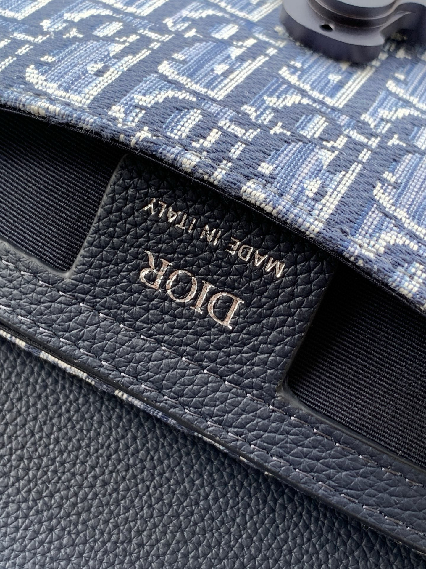 Christian Dior 오블리크 딥그레이 레더 새들 크로스바디 백 10