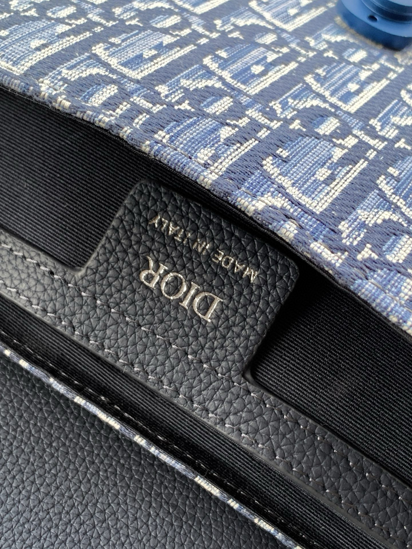 Christian Dior 오블리크 네이비 사들 플랩 백 10