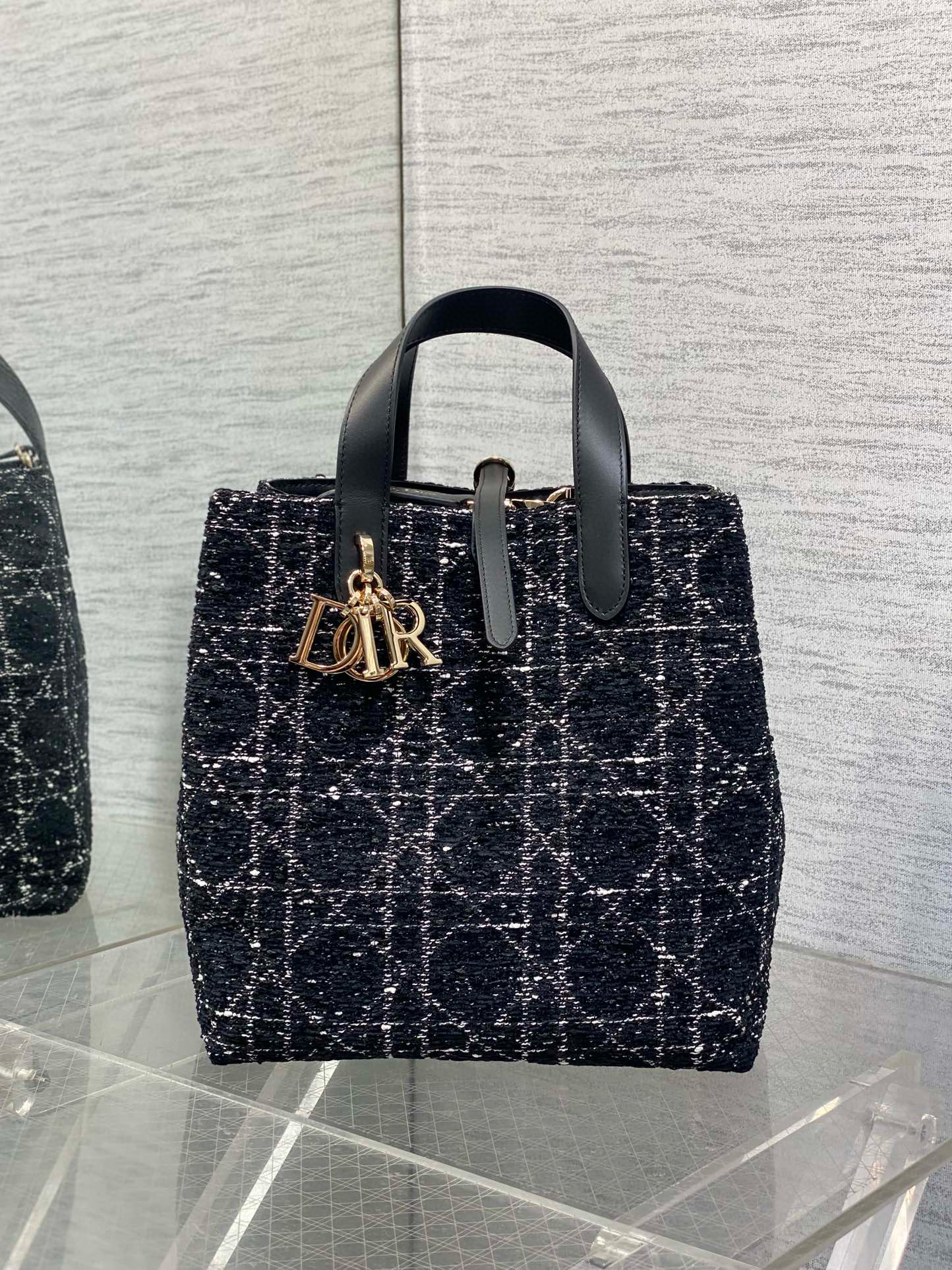 Christian Dior 투쥬르 미디엄 스노우 트위드 토트백 2