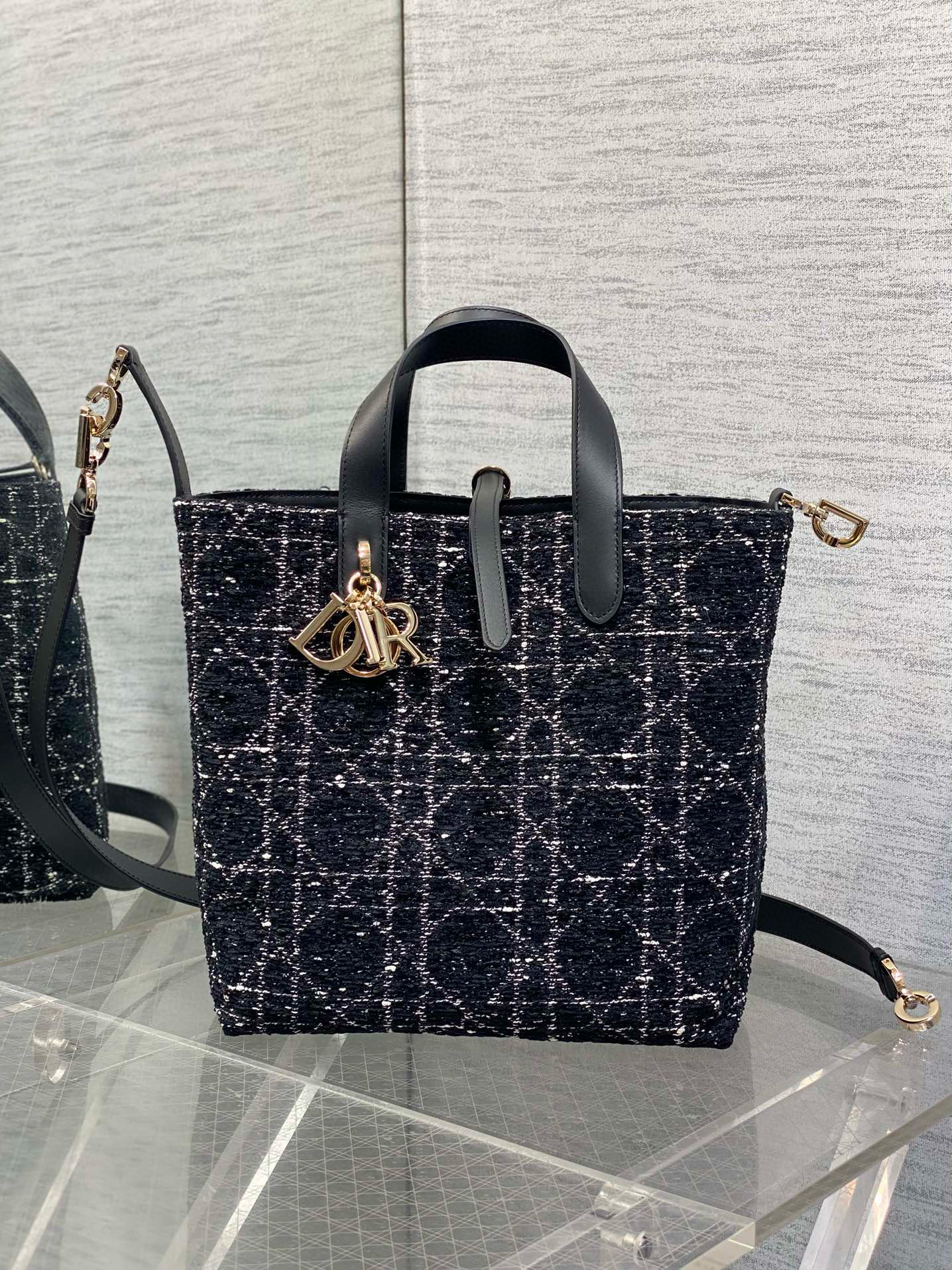 Christian Dior 투쥬르 미디엄 스노우 트위드 토트백 3