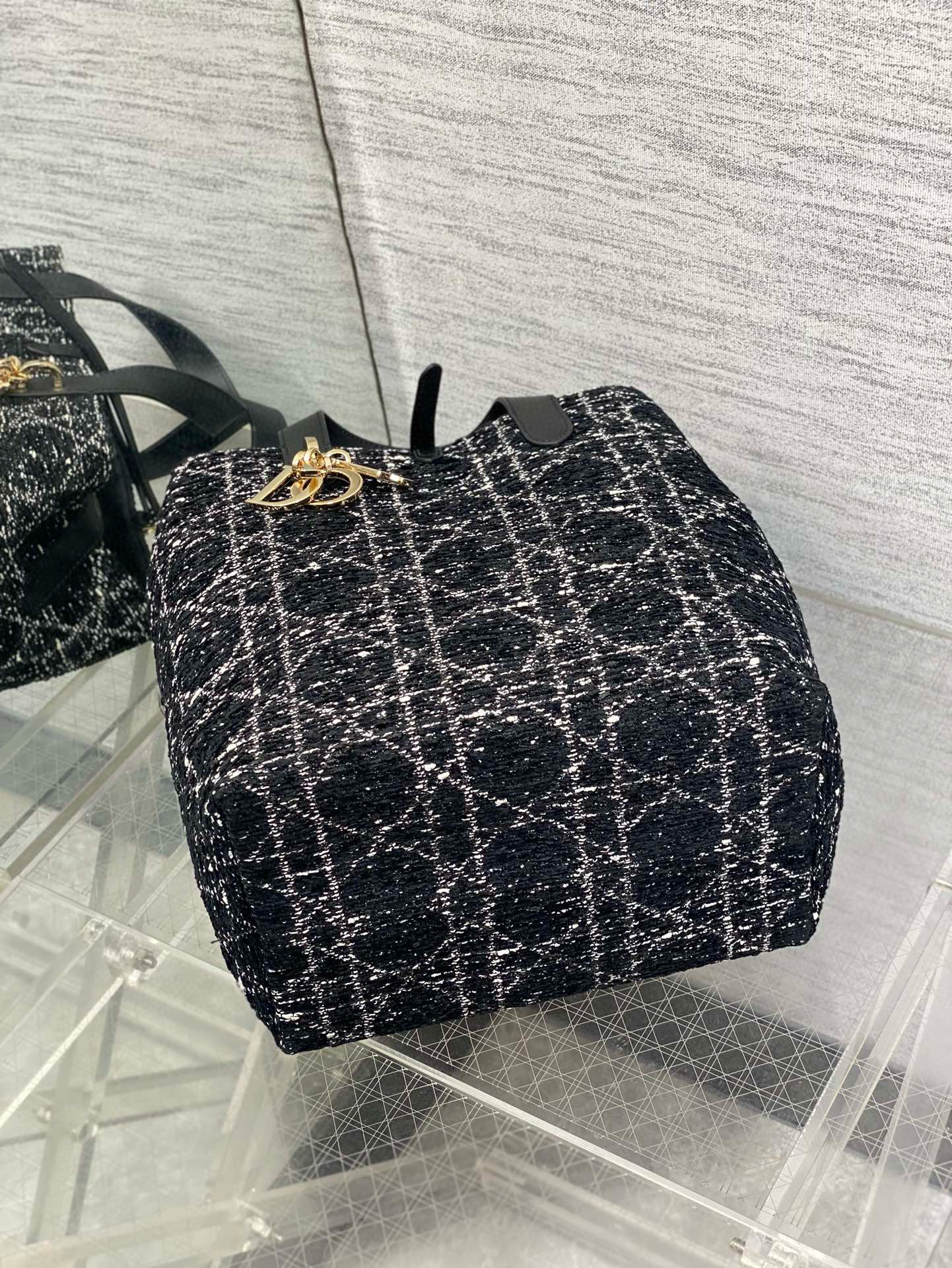 Christian Dior 투쥬르 미디엄 스노우 트위드 토트백 8