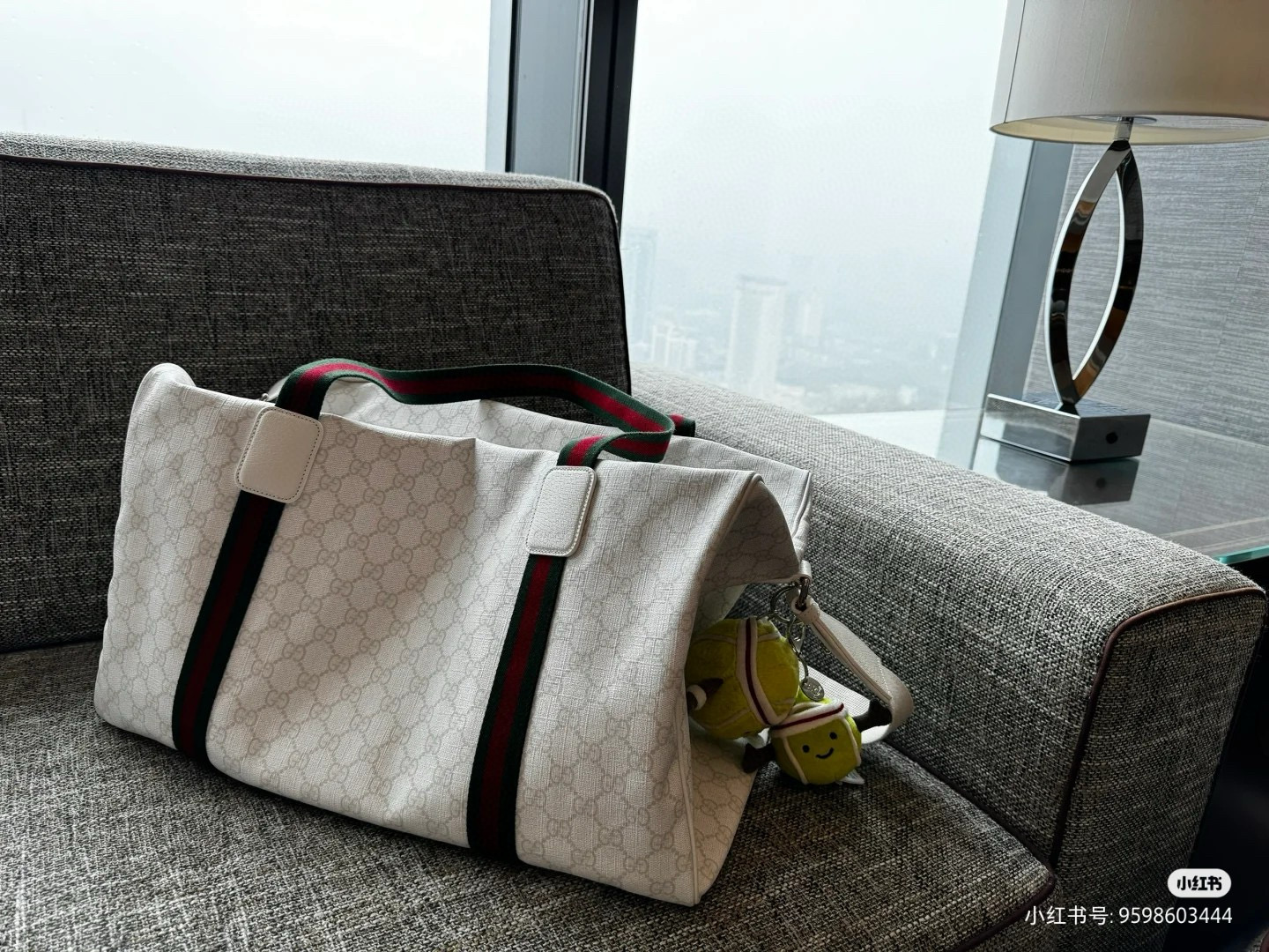 Gucci 구찌 GG 대형 화이트 여행가방 12