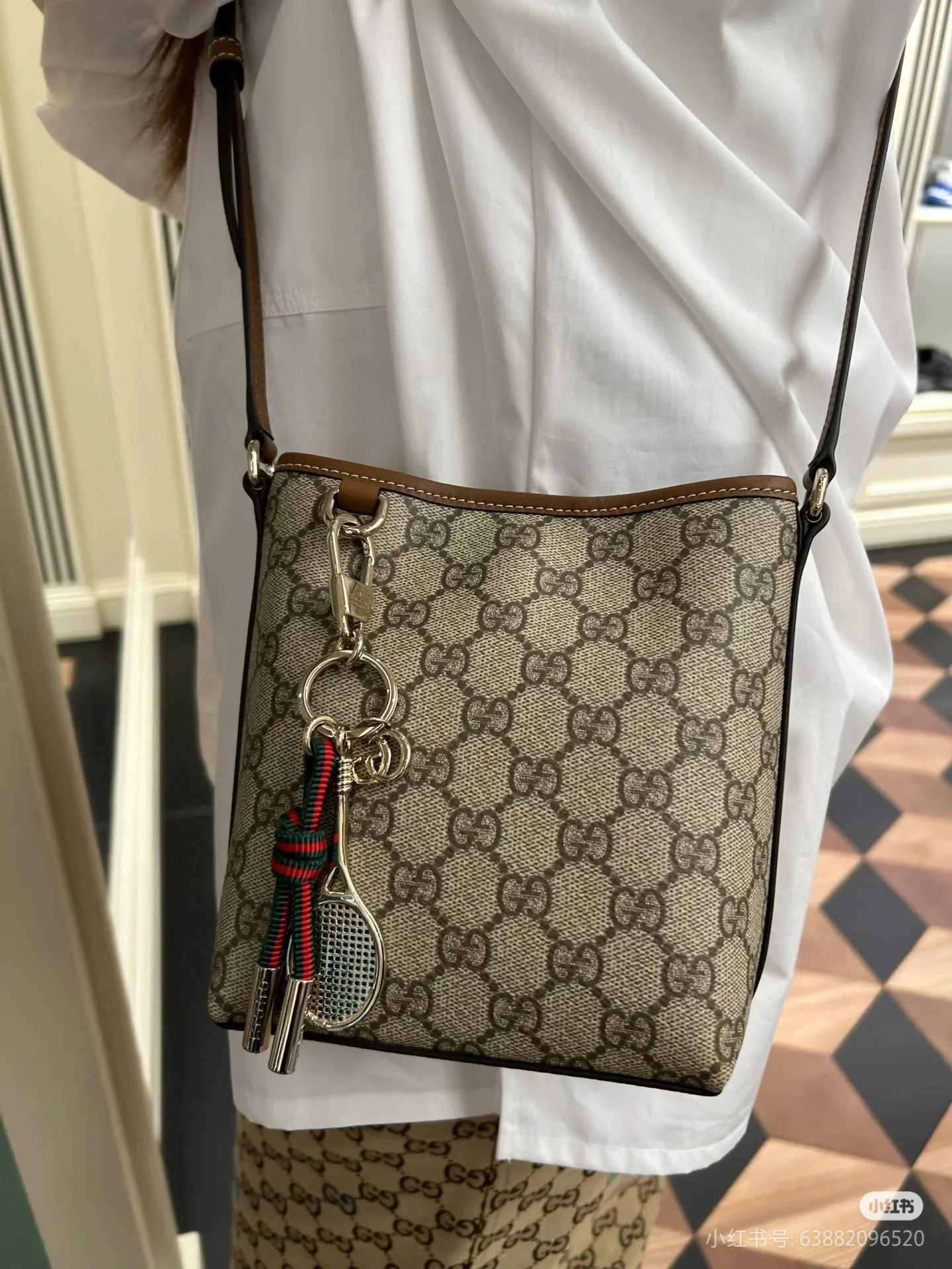 GUCCI 구찌 GG Emblem 시리즈 섬유 슬림 버킷백 5