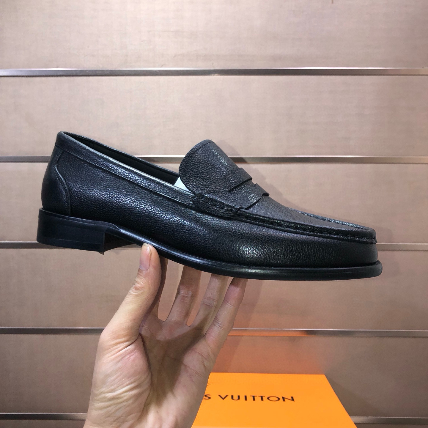 LOUIS VUITTON 루이비통 남성 소가죽 페니 로퍼 4