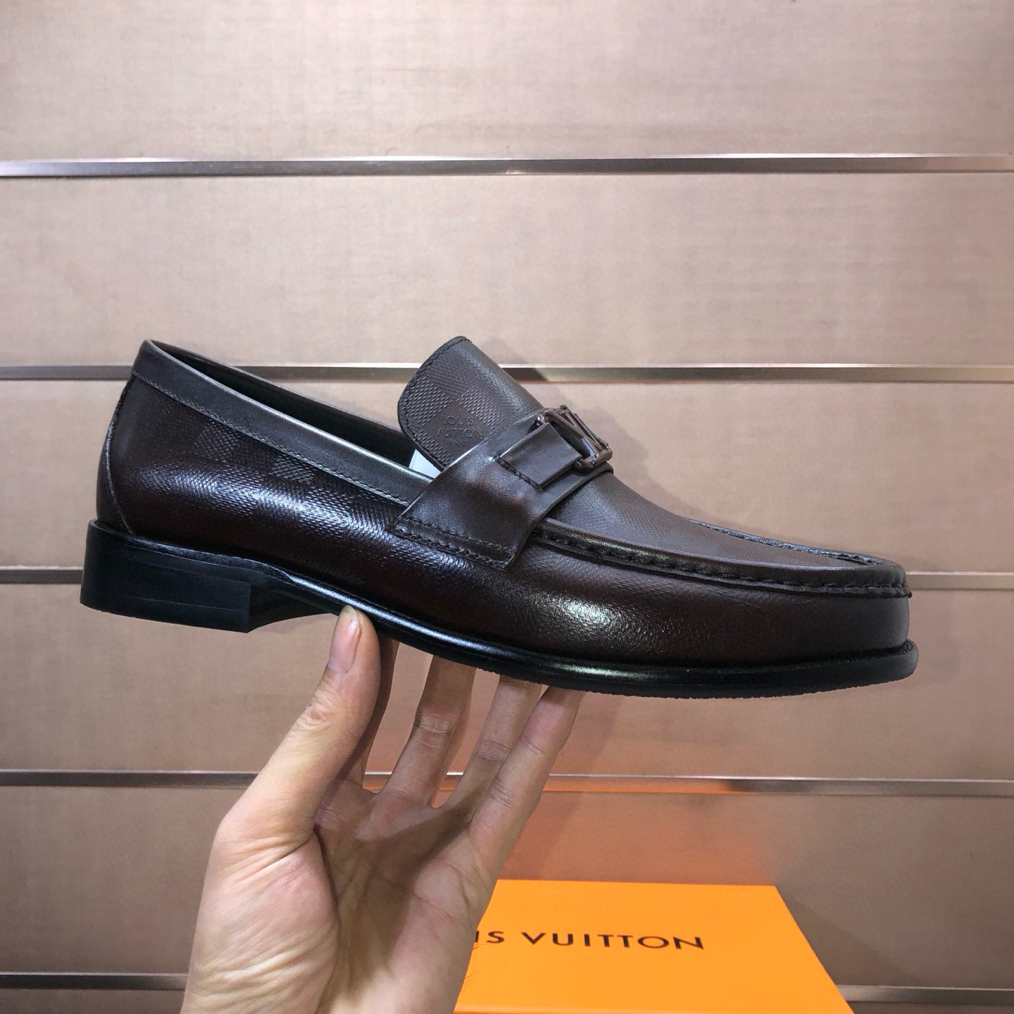 LOUIS VUITTON 루이비통 남성 소가죽 페니 로퍼 4