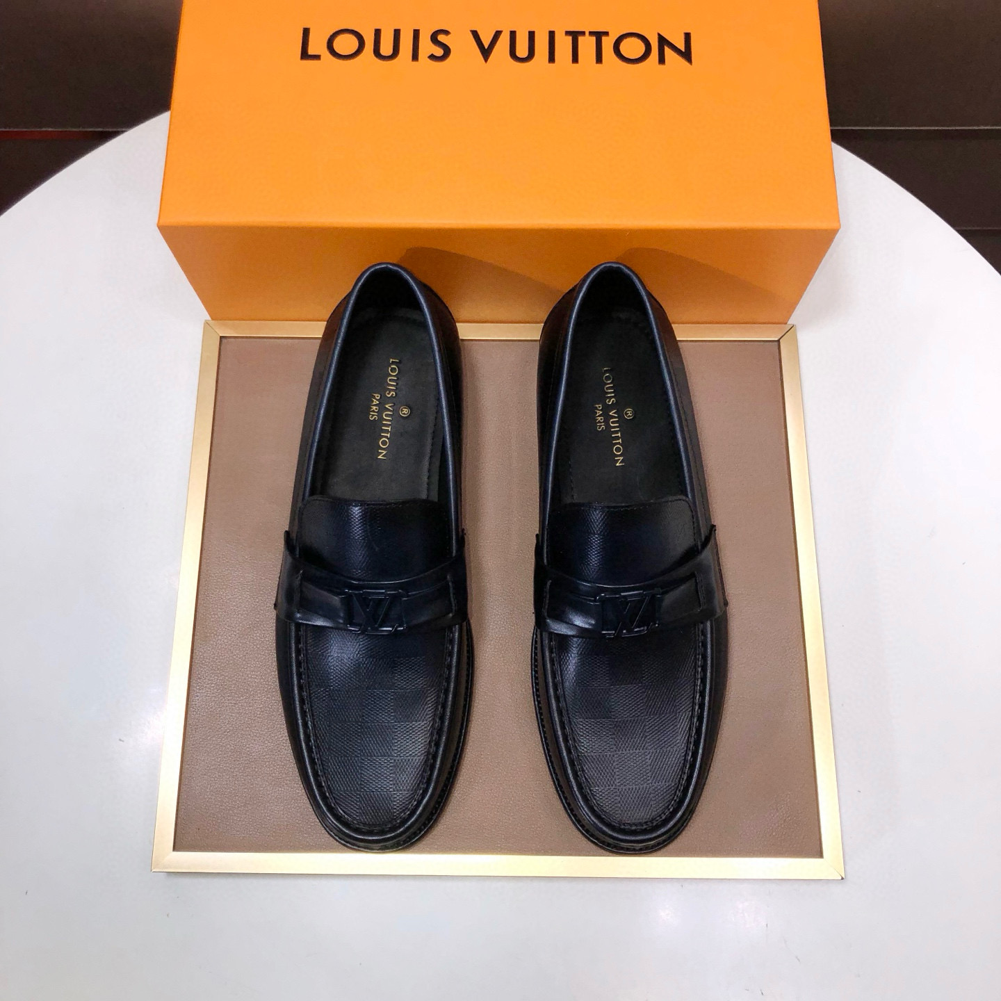 LOUIS VUITTON 루이비통 남성 소가죽 페니 로퍼 1