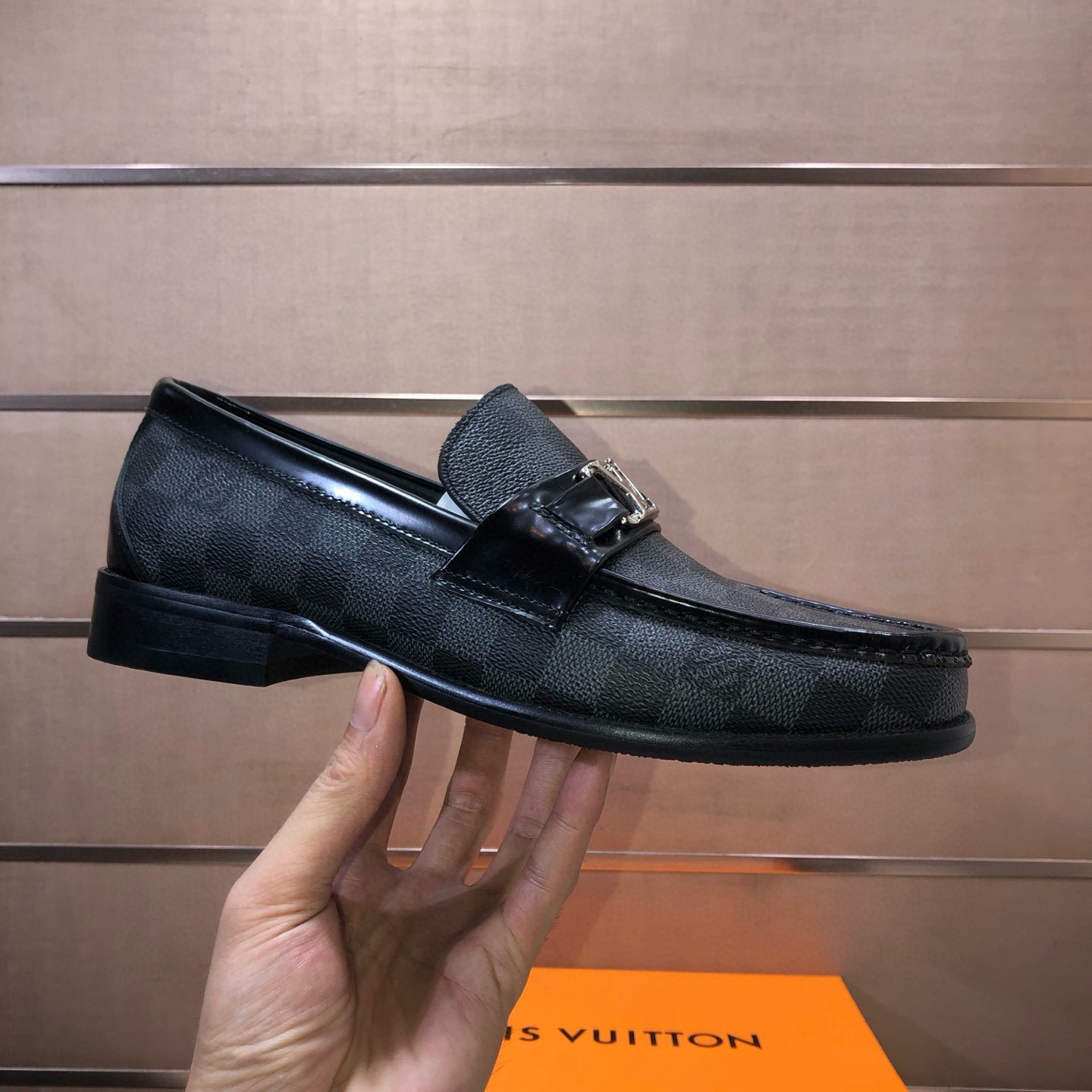 LOUIS VUITTON 루이비통 남성 소가죽 페니 로퍼 4